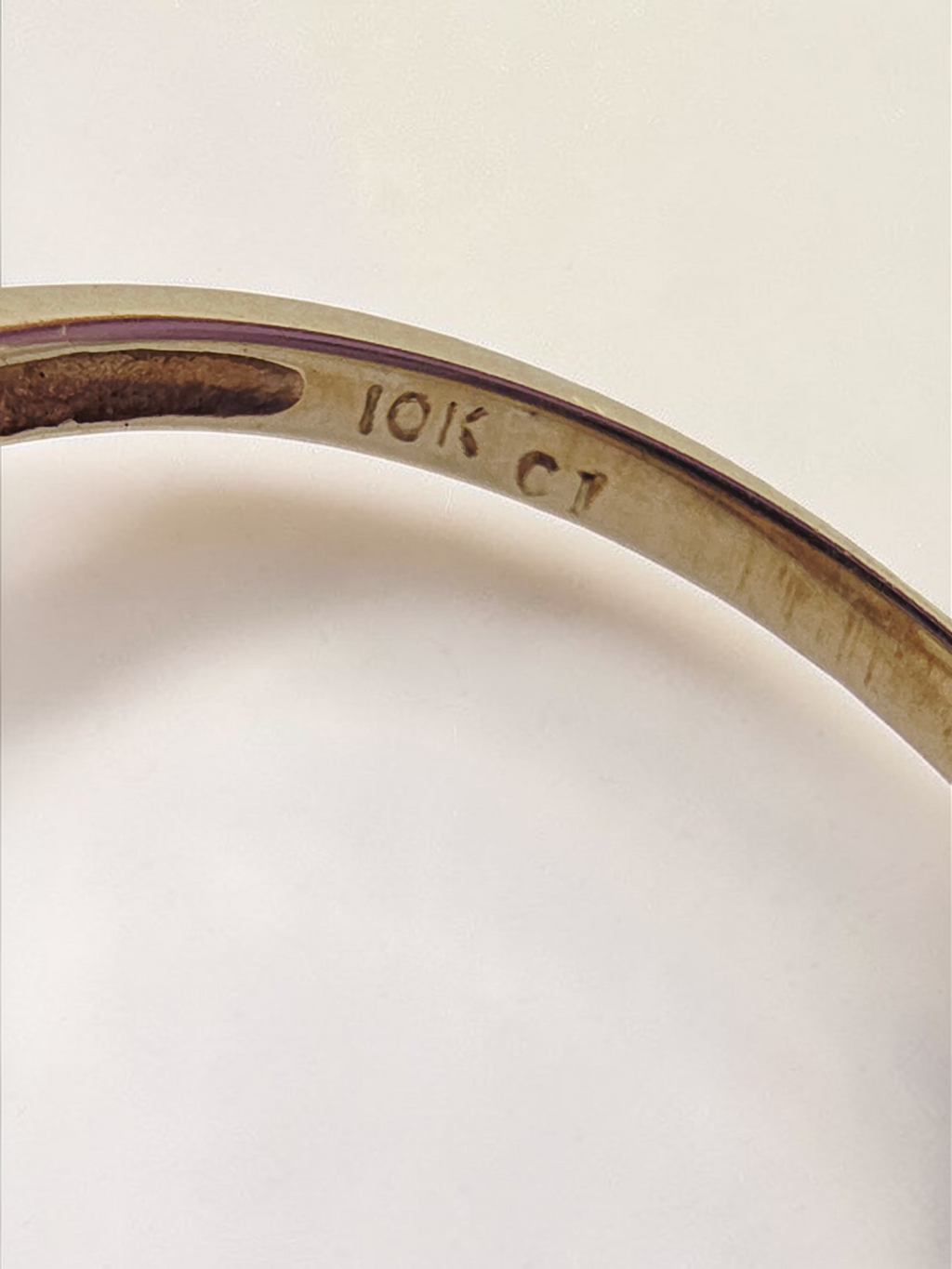 Solid 10K Yellow Gold Ring with Mother of Pearl & Diamond Accents - Size 6.75