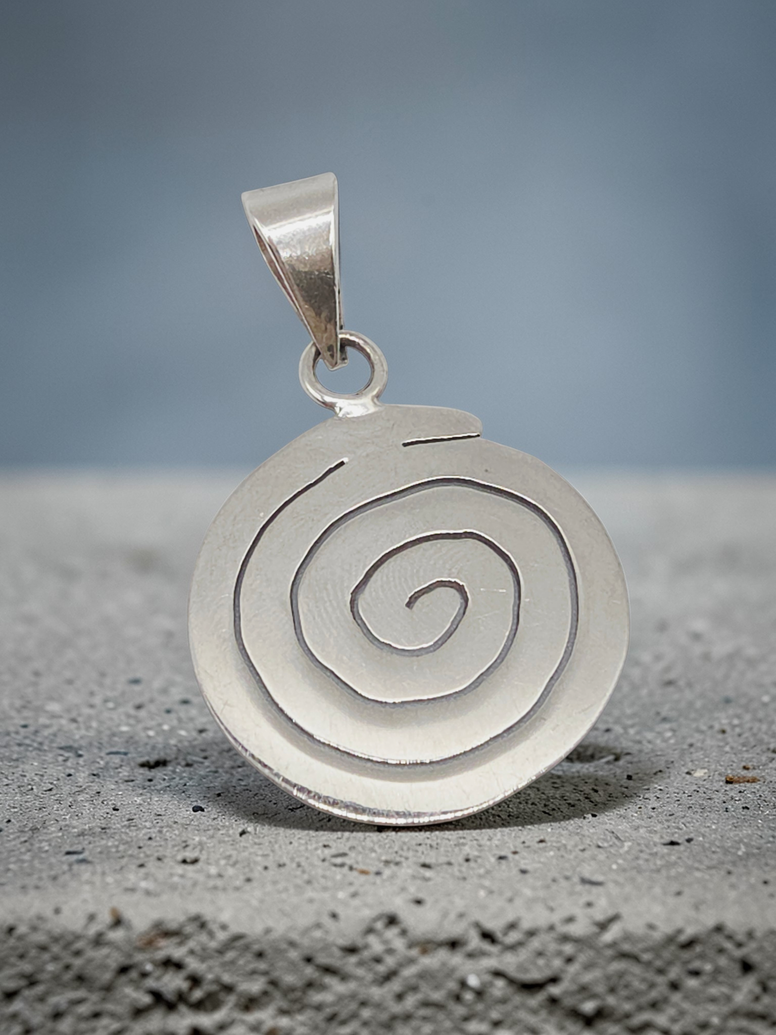 950 Sterling Silver Round Swirl Circle Necklace Pendant - 1.5 Inch