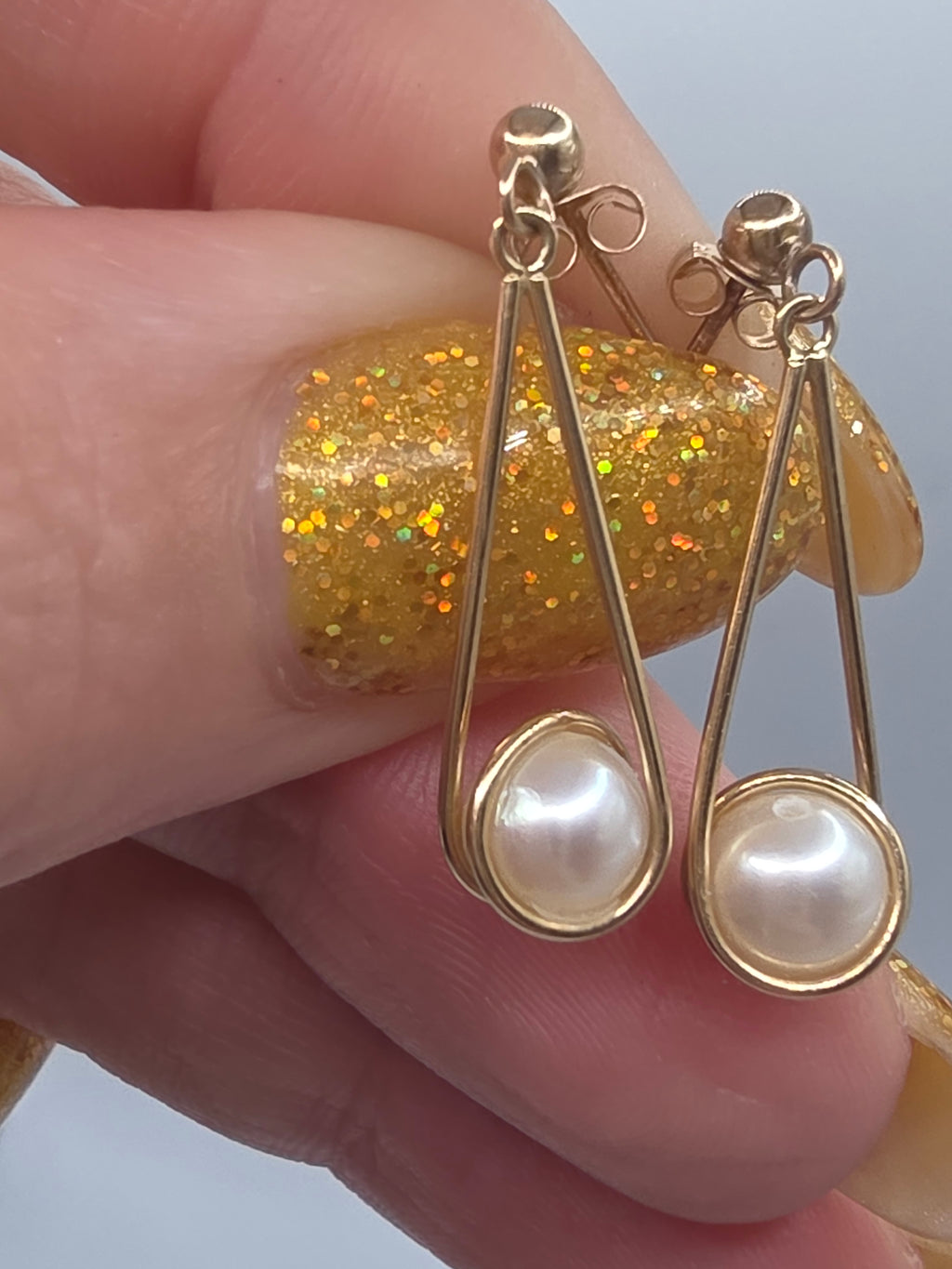 Solid 14K Yellow Gold Pearl Dangle Earrings Teardrop Frame Drop Design