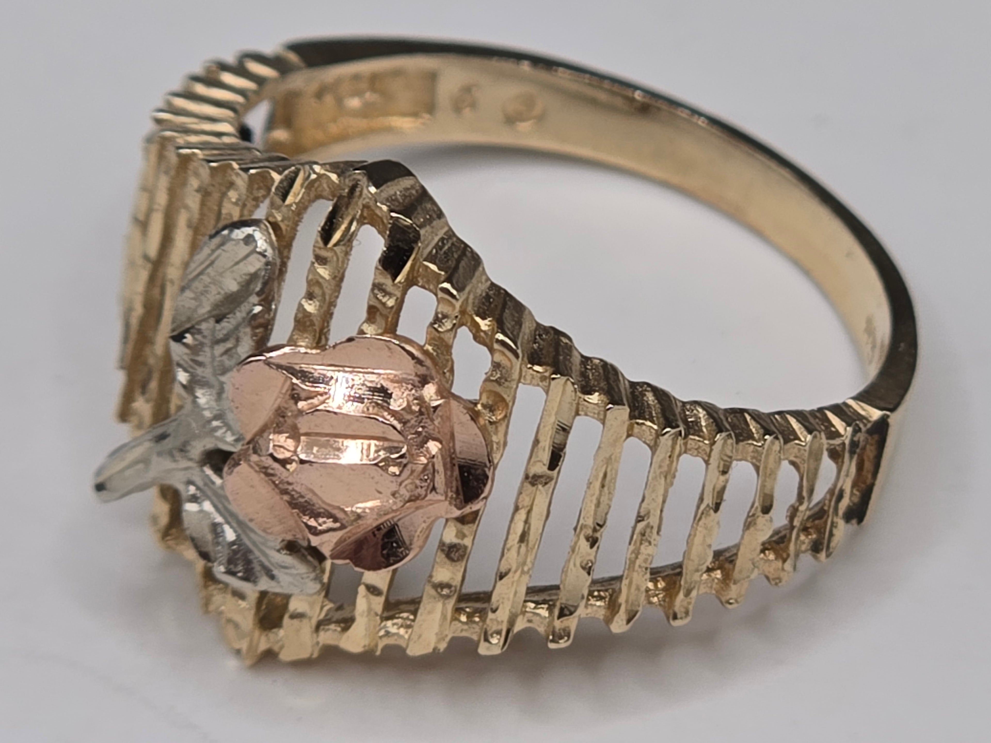 Michael Anthony Solid 14K Tri-Color Gold Ring with Rose Cage Design – Size 6