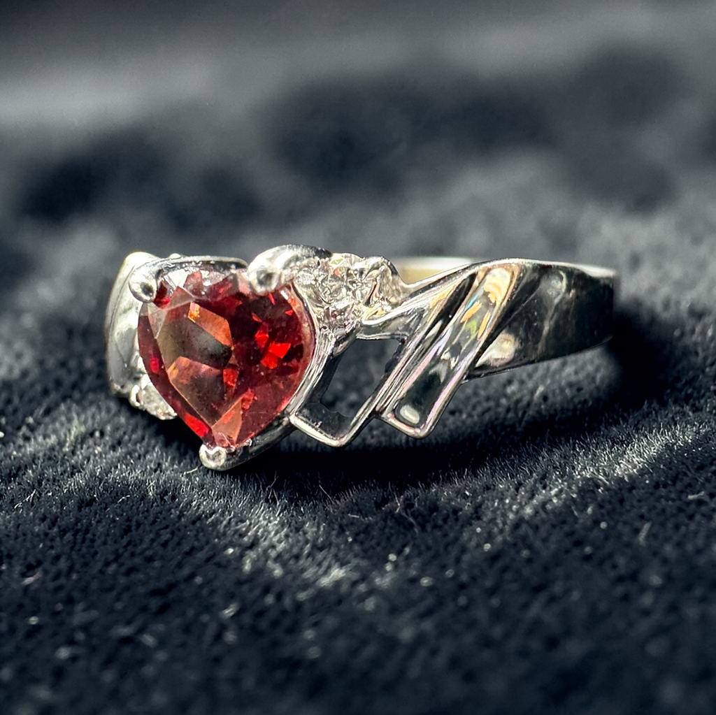 Solid 10K White Gold Ring with Heart Cut Garnet & Diamond Ring Accents - Size 6