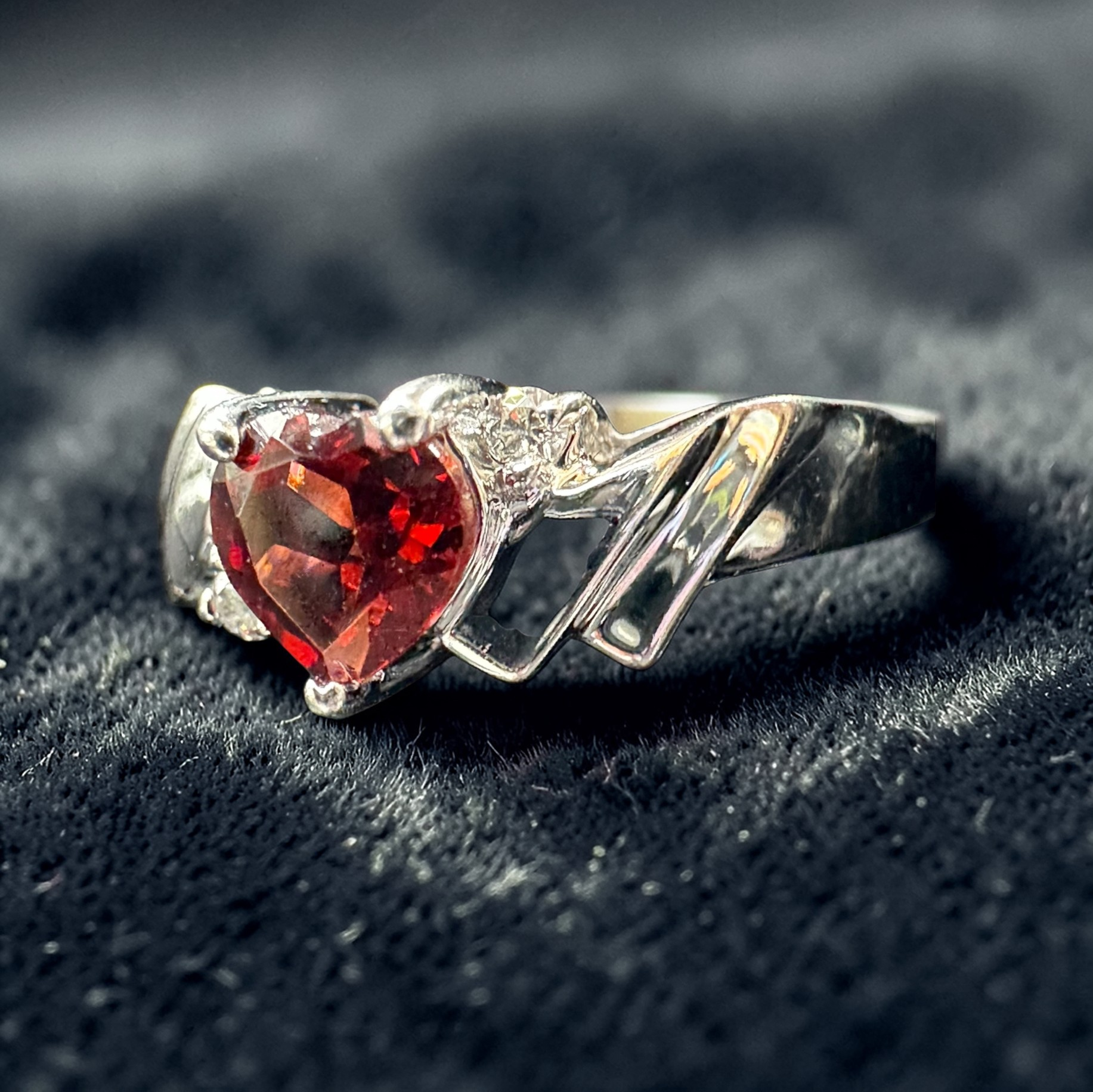 Solid 10K White Gold Ring with Heart Cut Garnet & Diamond Ring Accents - Size 6