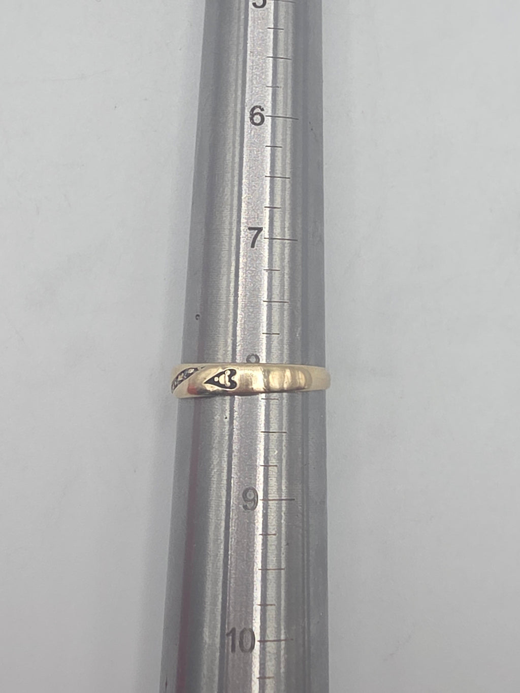 Solid 10K Yellow Gold Diamond ring with Heart Accents - Size 8