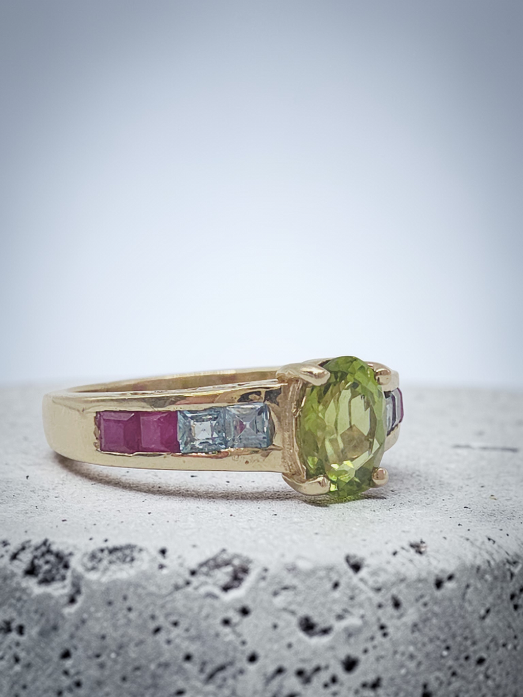 Solid 10K Yellow Gold Ring with Peridot Ruby and Blue Topaz - Sz 6