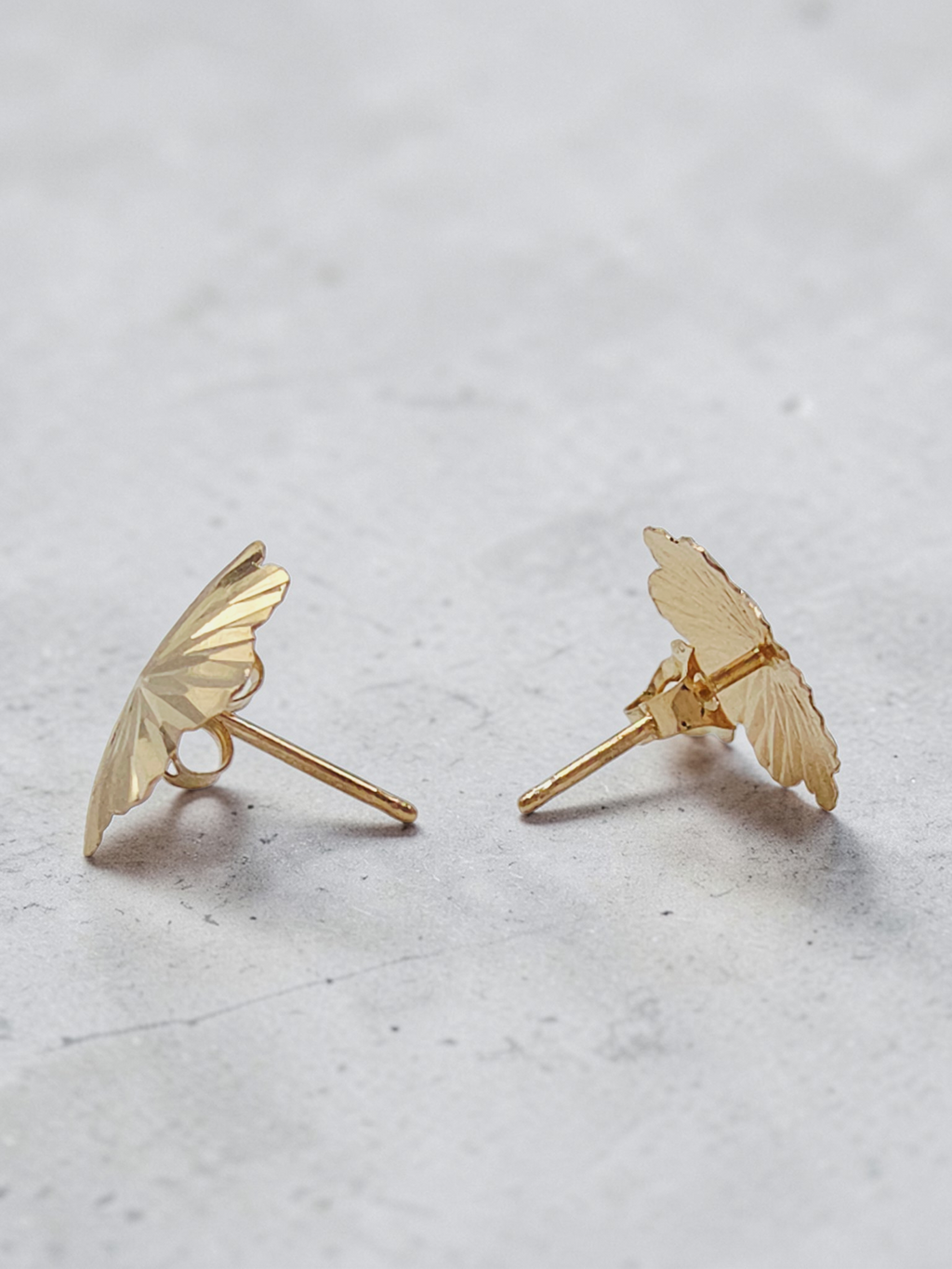 Solid 14K Yellow Gold Diamond-Cut Flower Stud Earrings Starburst