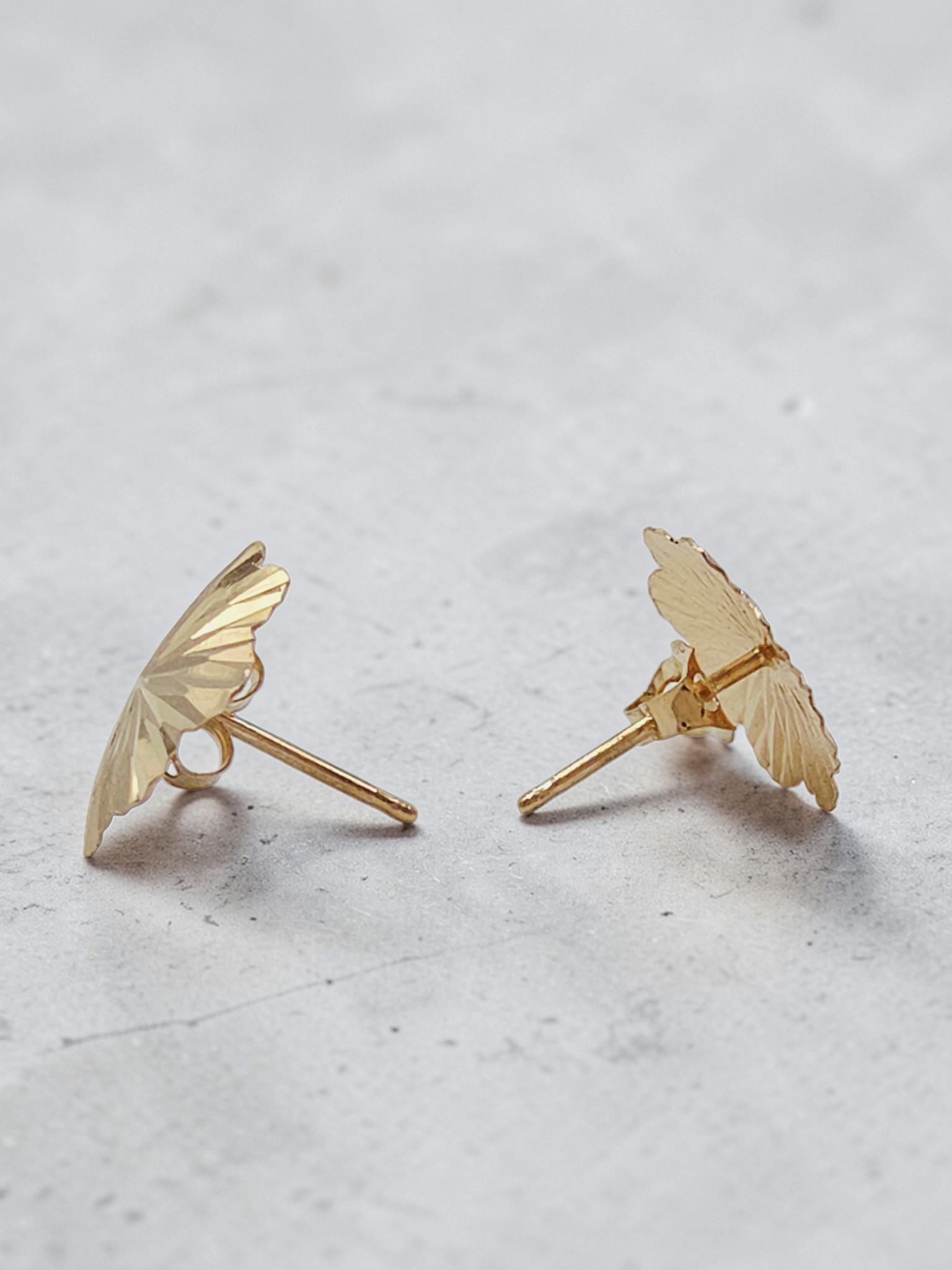 Solid 14K Yellow Gold Diamond-Cut Flower Stud Earrings Starburst