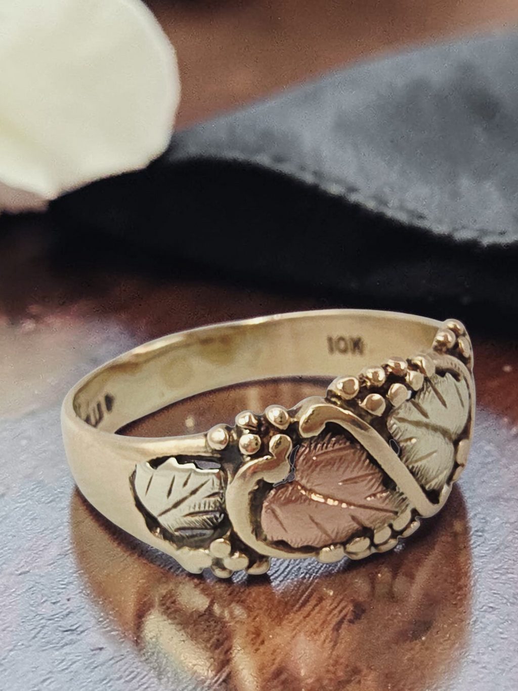 Black Hills Solid 10K Gold Grape Leaf Ring Band - Size 13.25