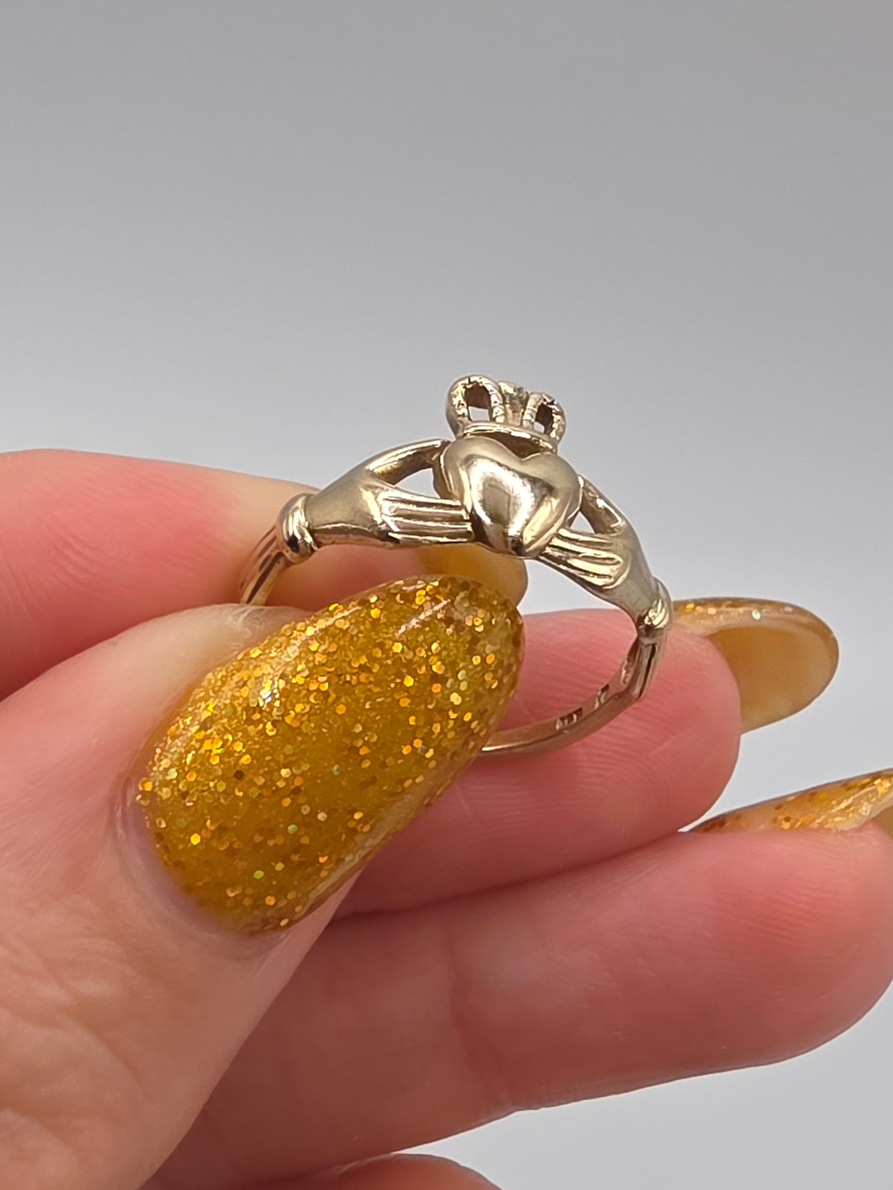 Vintage Michael Anthony Solid 14K Yellow Gold Crown Heart Claddagh Ring - Size 7