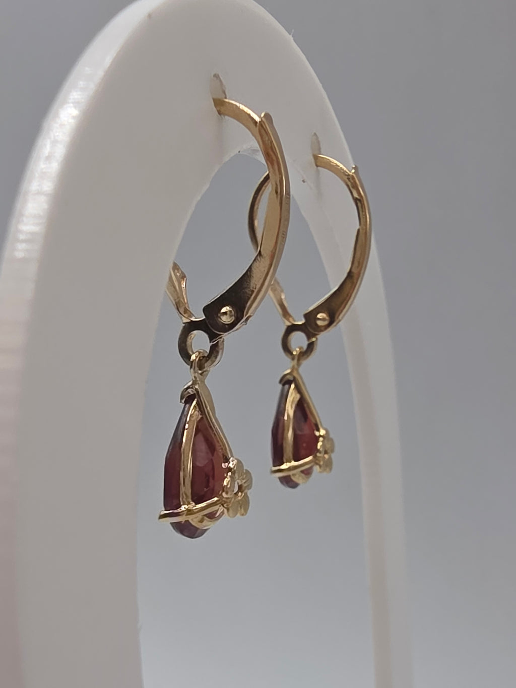 Solid 14K Yellow Gold Pear Cut Garnet Drop Dangle Earrings Leverback Floral
