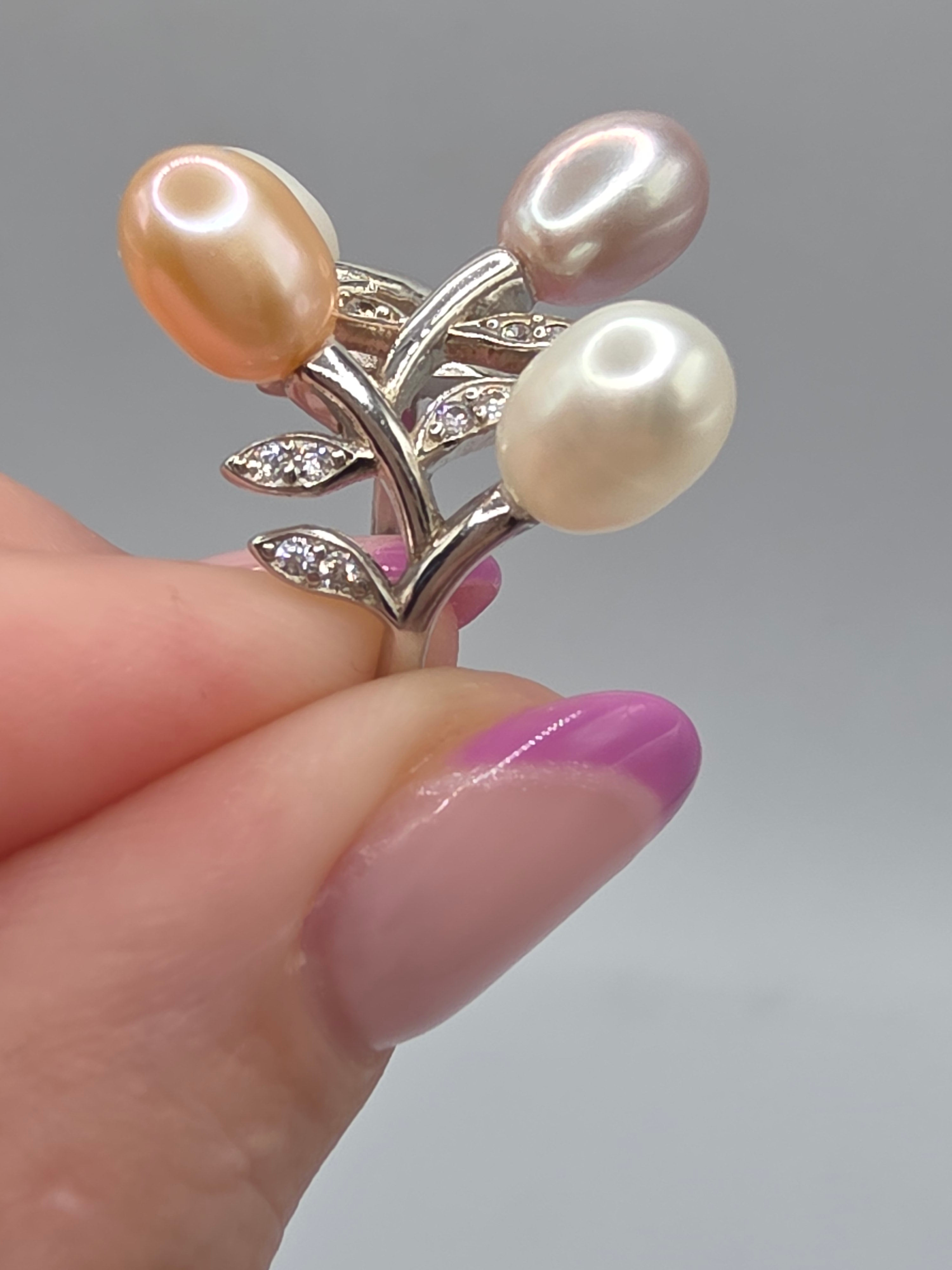 925 Sterling Silver Multi Color Pearl Floral Ring with CZ Leaf Accents - Size 6