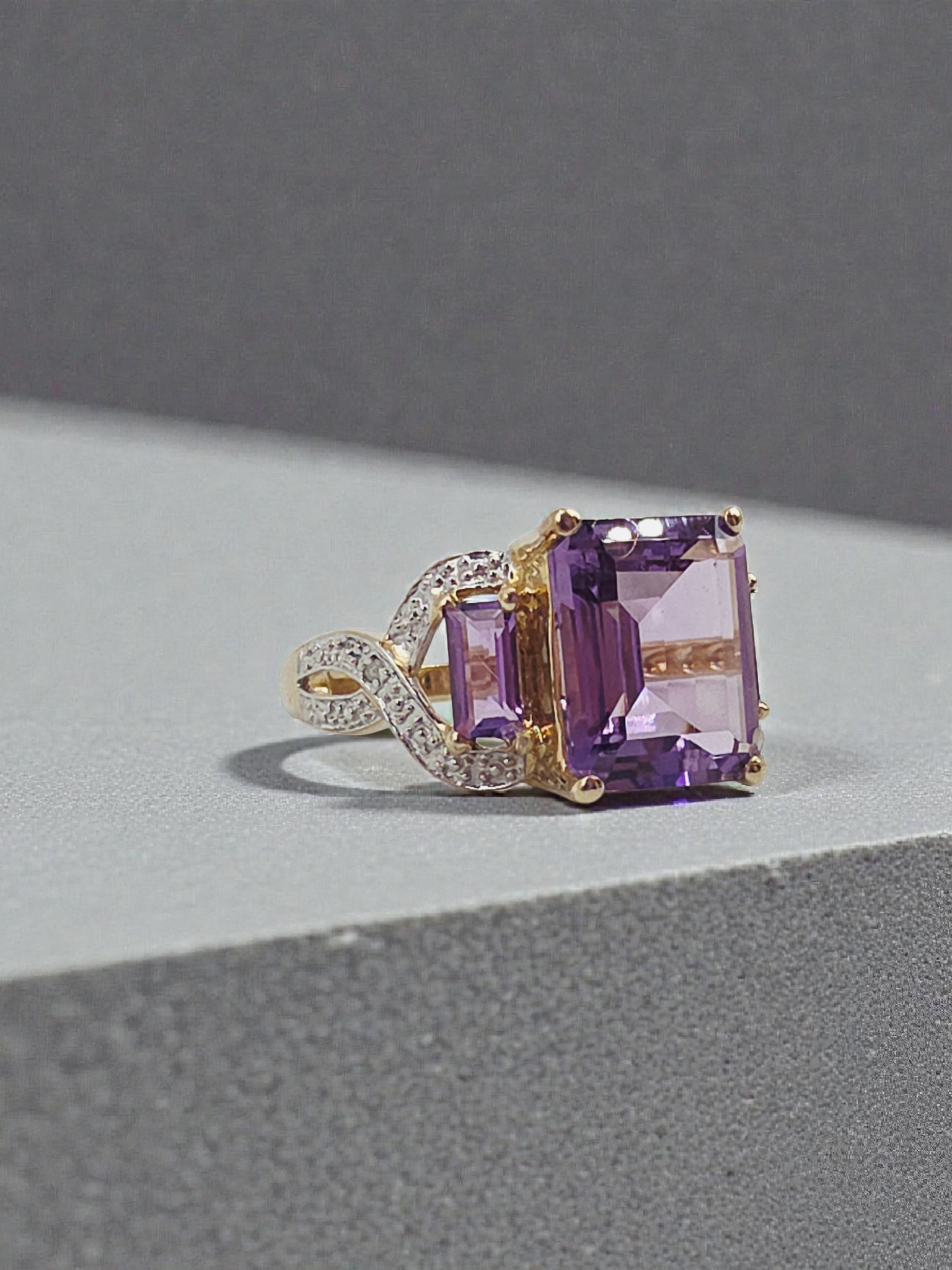 Solid 10K Yellow Gold Ring with Amethysts & Diamond Accents - Size 6.25