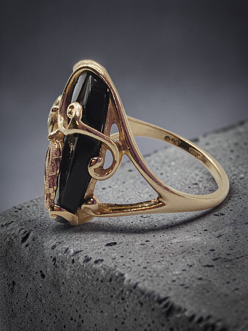 Black Hills Solid 10K Gold Ring with Onyx & Solid 12K Leaf Accents – Size 7