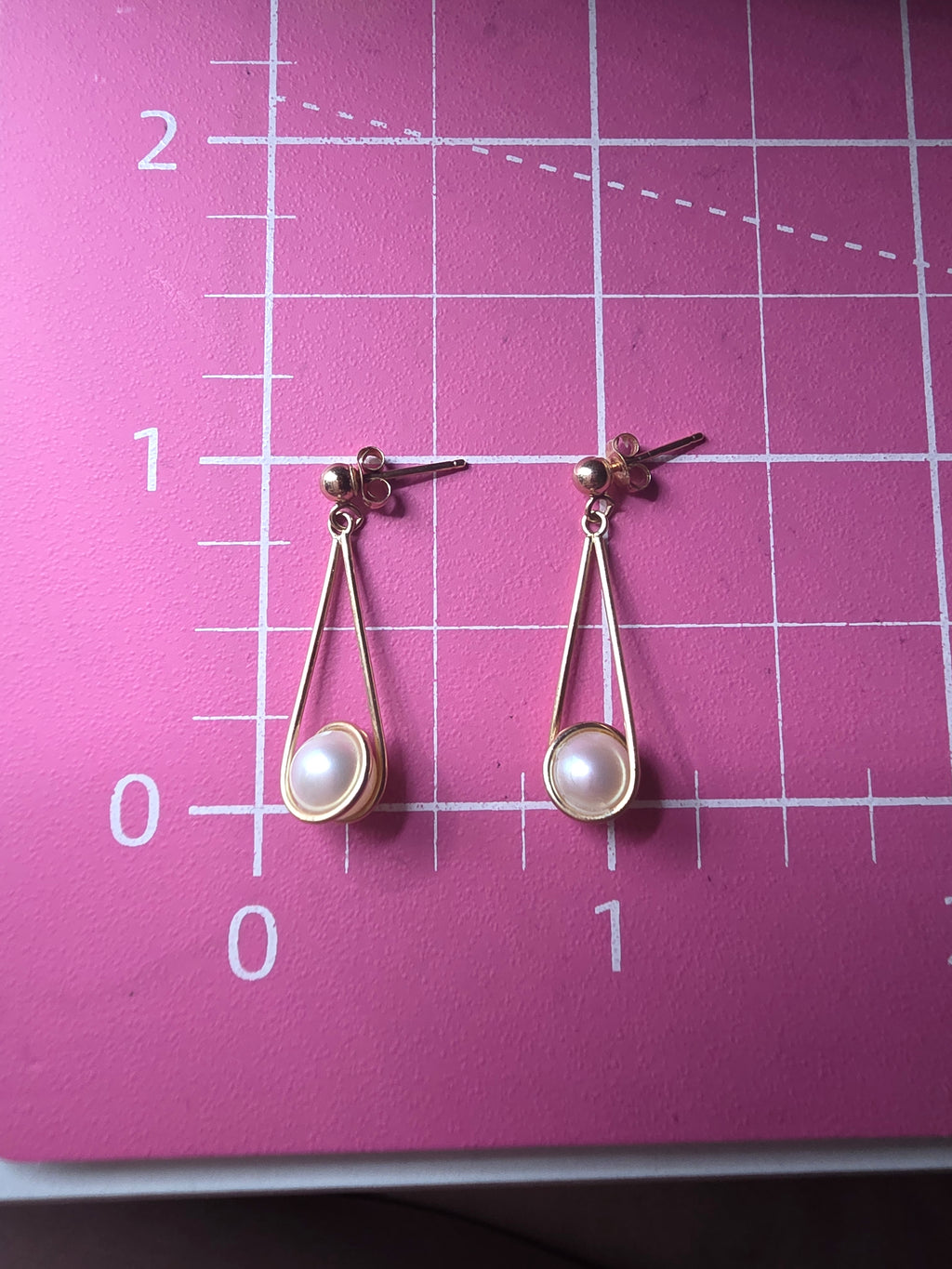 Solid 14K Yellow Gold Pearl Dangle Earrings Teardrop Frame Drop Design