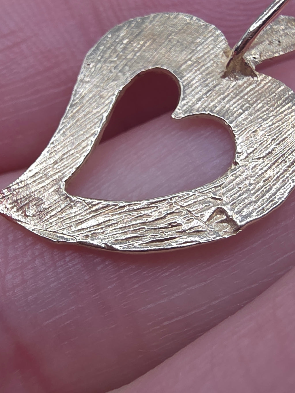 Vintage Solid 10K Yellow Gold Diamond Cut Open Heart Pendant Nugget Texture