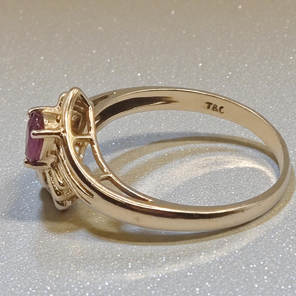 Town & Country Solid 14K Yellow Gold Ring with Ruby and Diamonds – Size 7.25