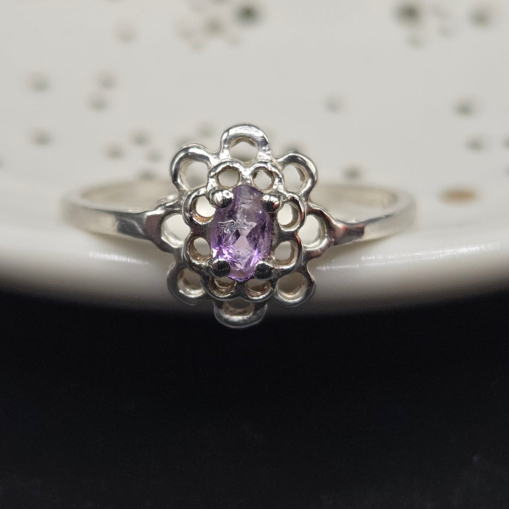 925 Sterling Silver Ring with Amethyst in Floral Filigree Design – Size 9.25
