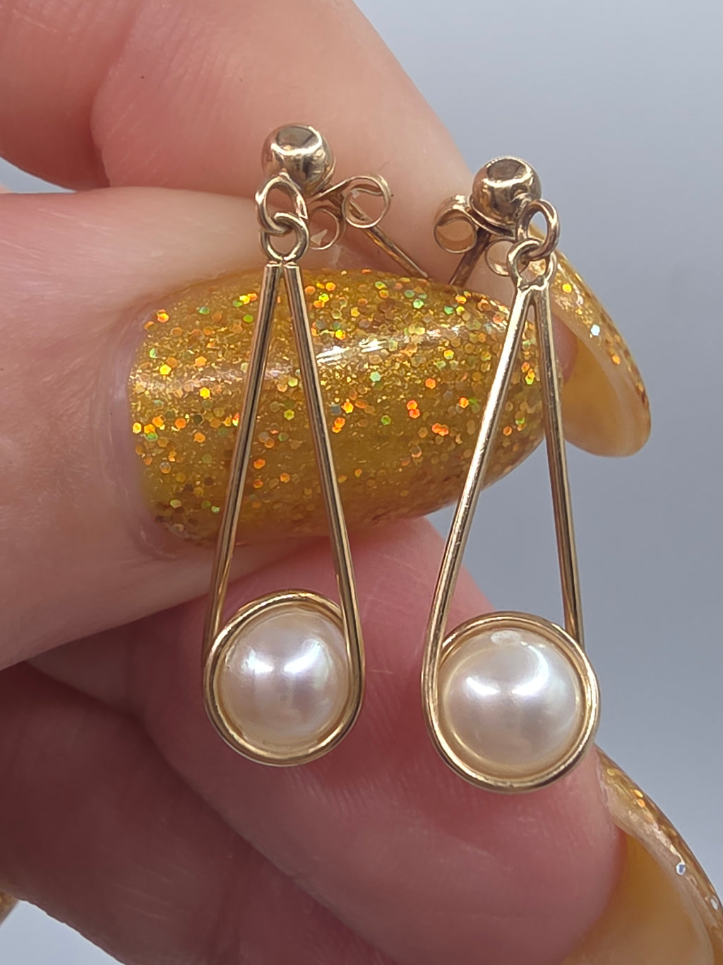 Solid 14K Yellow Gold Pearl Dangle Earrings Teardrop Frame Drop Design