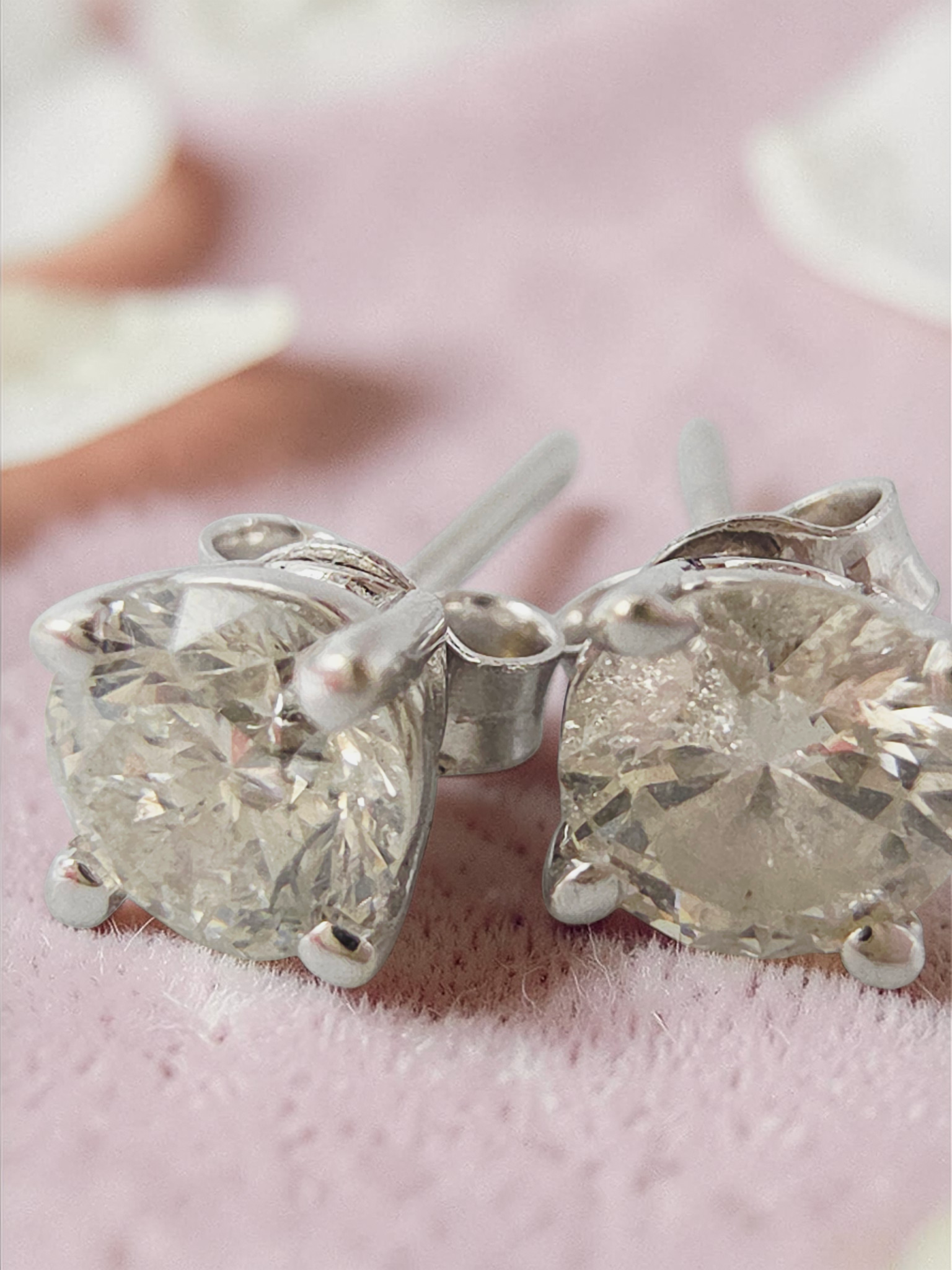 Solid 14K White Gold Diamond Stud Earrings Round Brilliant