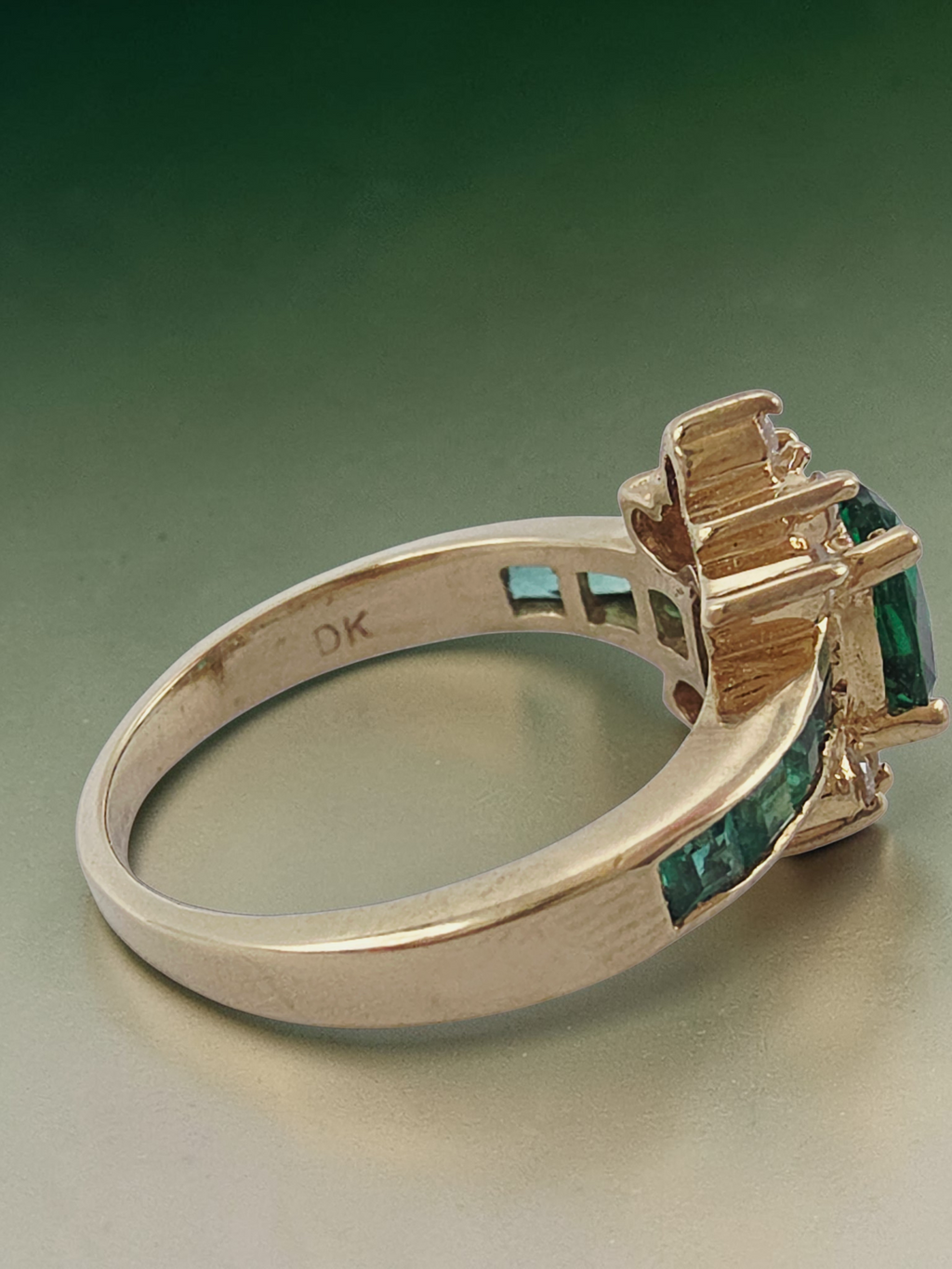 Solid 14K Gold Ring with Oval Lab-Created Emerald & Diamonds – Sz 5.25