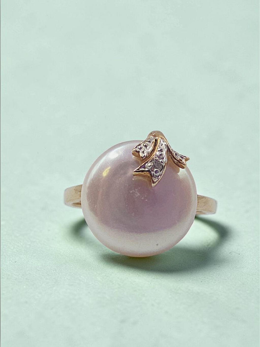 Solid 10K Yellow Gold Ring with Mother of Pearl & Diamond Accents - Size 6.75