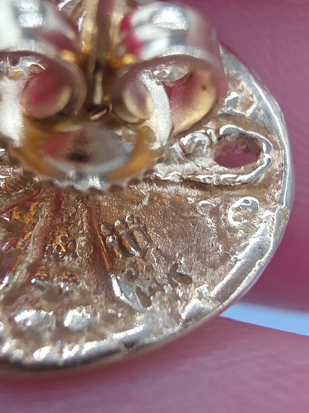 RETIRED James Avery Solid 14K Yellow Gold Sand Dollar Stud Earrings