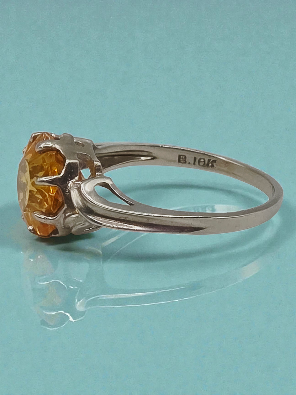 Solid 10K Gold Ring with Flower-Cut Golden Orange Canary Sapphire - Sz 7.5