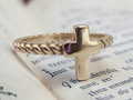 RETIRED James Avery Solid 14K Yellow Gold Cross Ring with Twisted Band – Size 6
