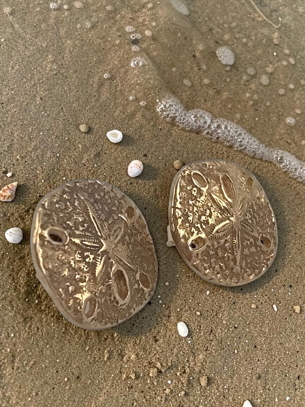 RETIRED James Avery Solid 14K Yellow Gold Sand Dollar Stud Earrings