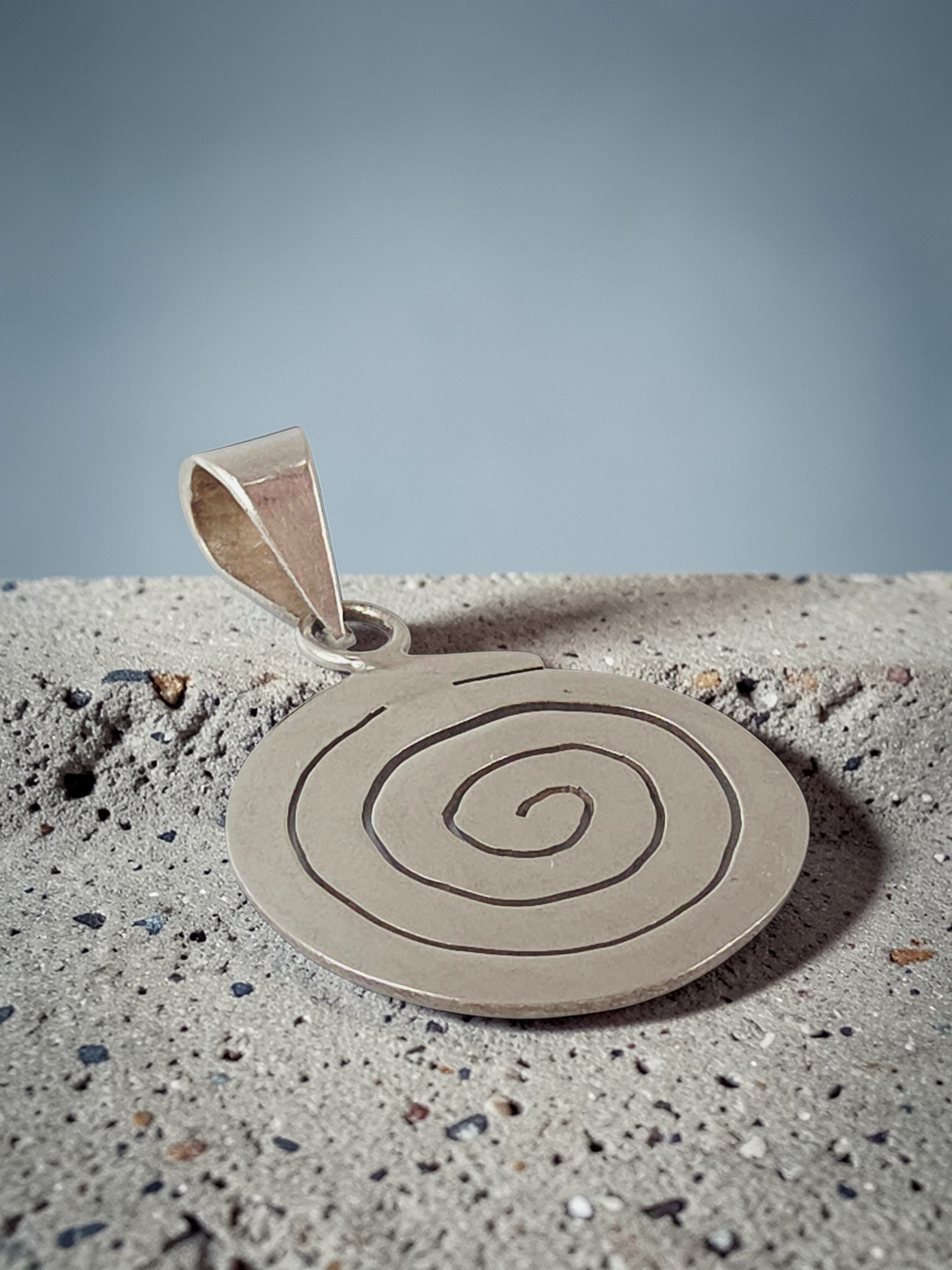 950 Sterling Silver Round Swirl Circle Necklace Pendant - 1.5 Inch