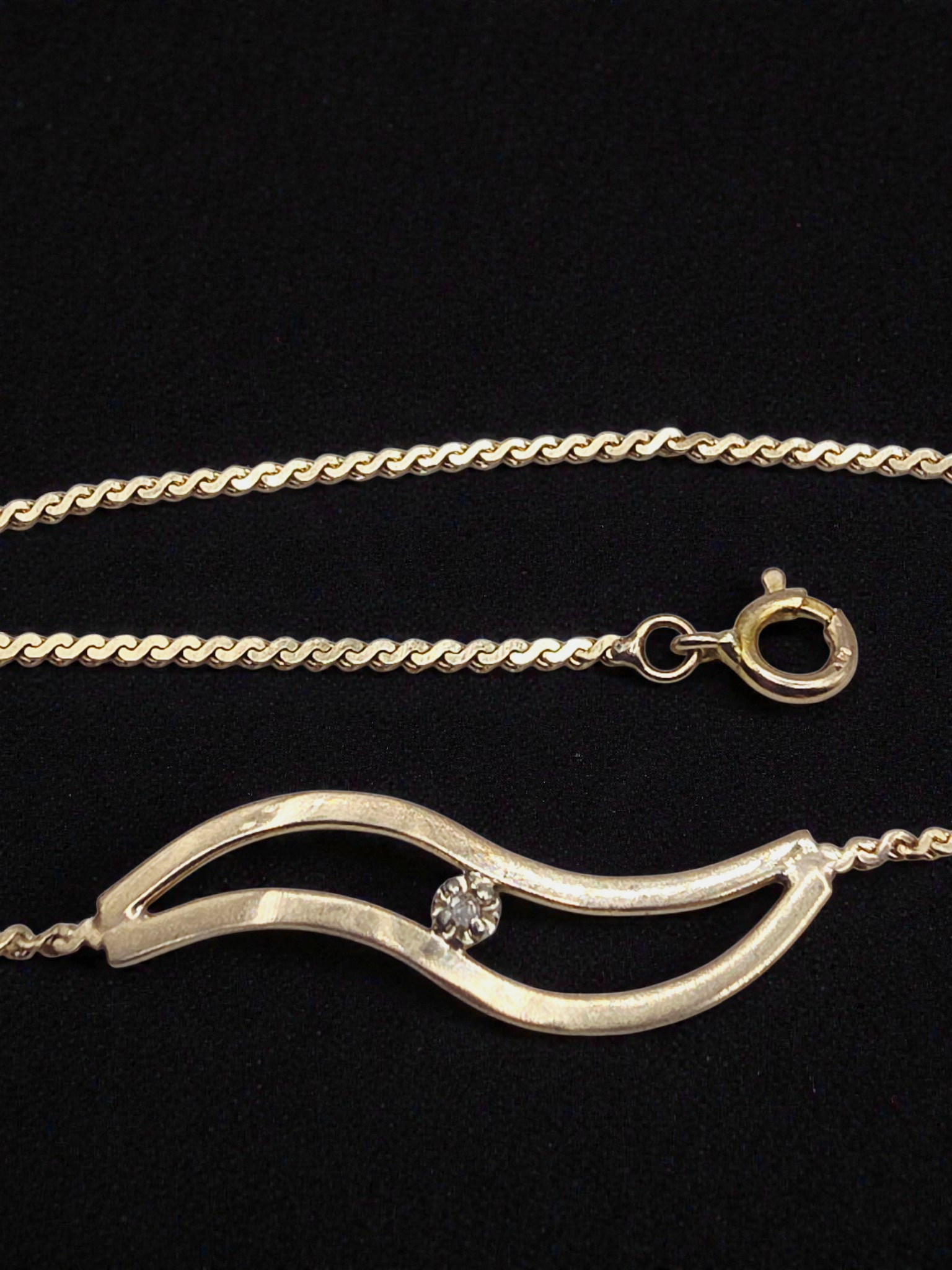 Solid 14K Gold S-Link Serpentine Chain Bracelet wtih Diamond Accent - 7 Inches