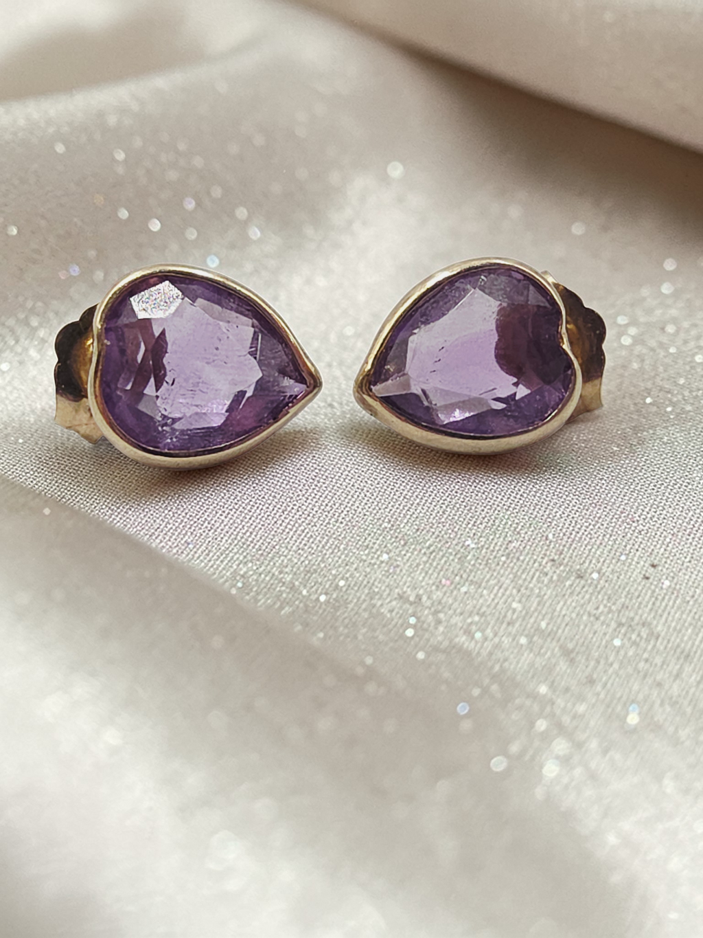 Solid 14K Yellow Gold Stud Earrings with Heart-Cut Amethyst
