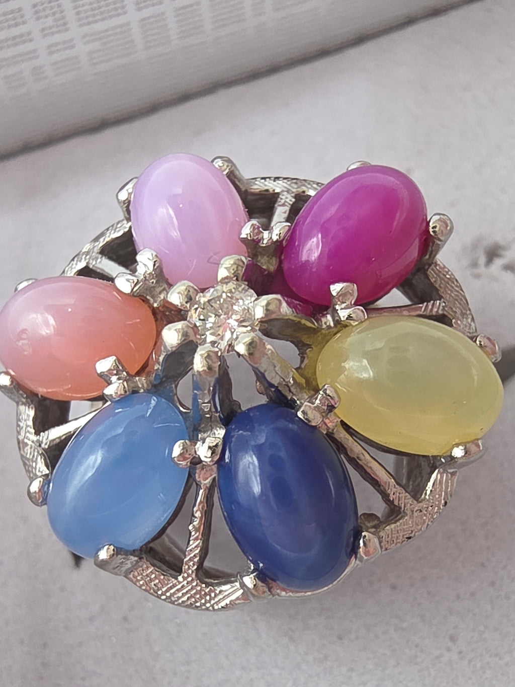 Stunning Solid 10K White Gold Diamond & Rainbow Star Sapphire Halo Ring - Size 6