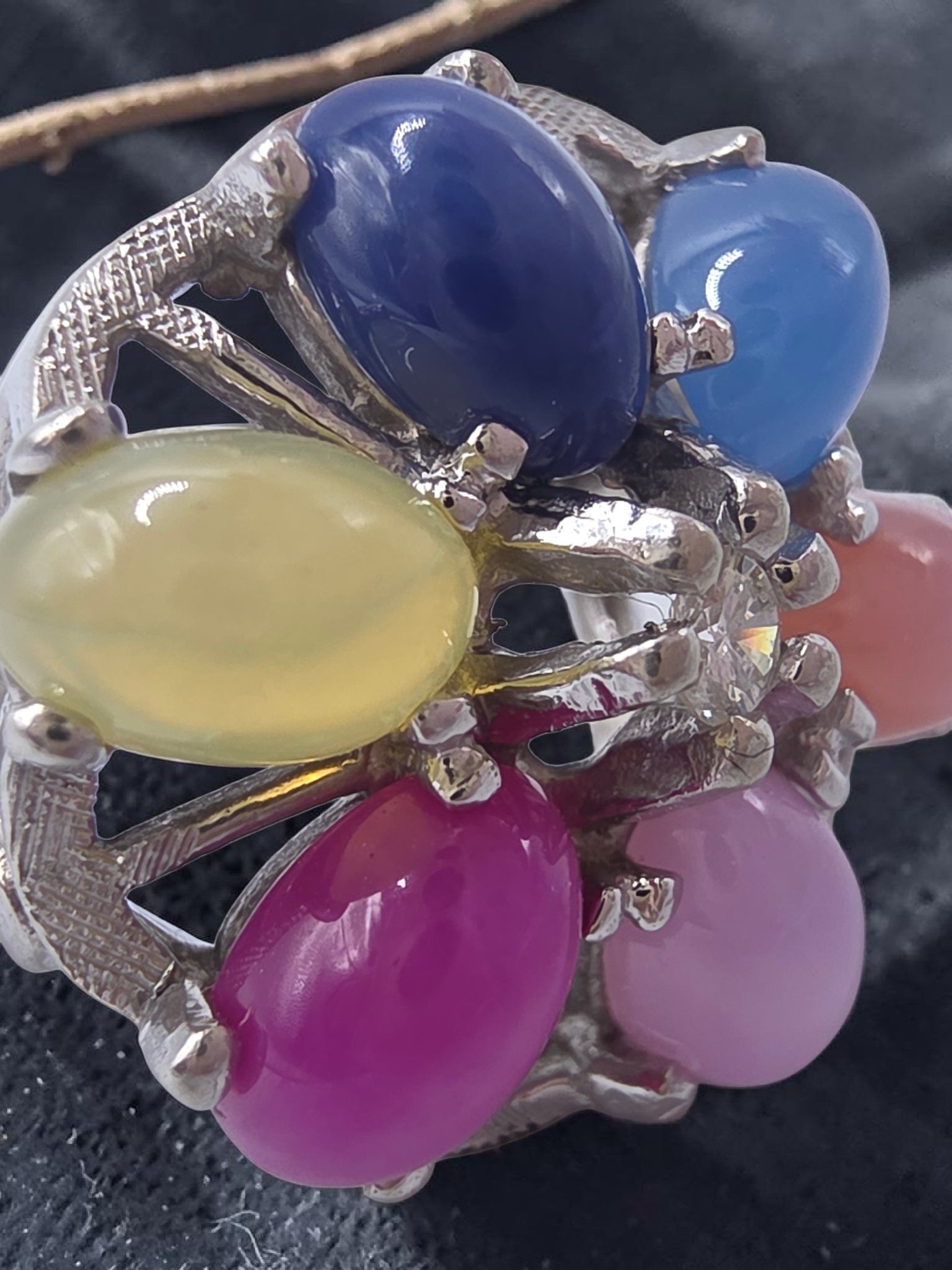 Stunning Solid 10K White Gold Diamond & Rainbow Star Sapphire Halo Ring - Size 6