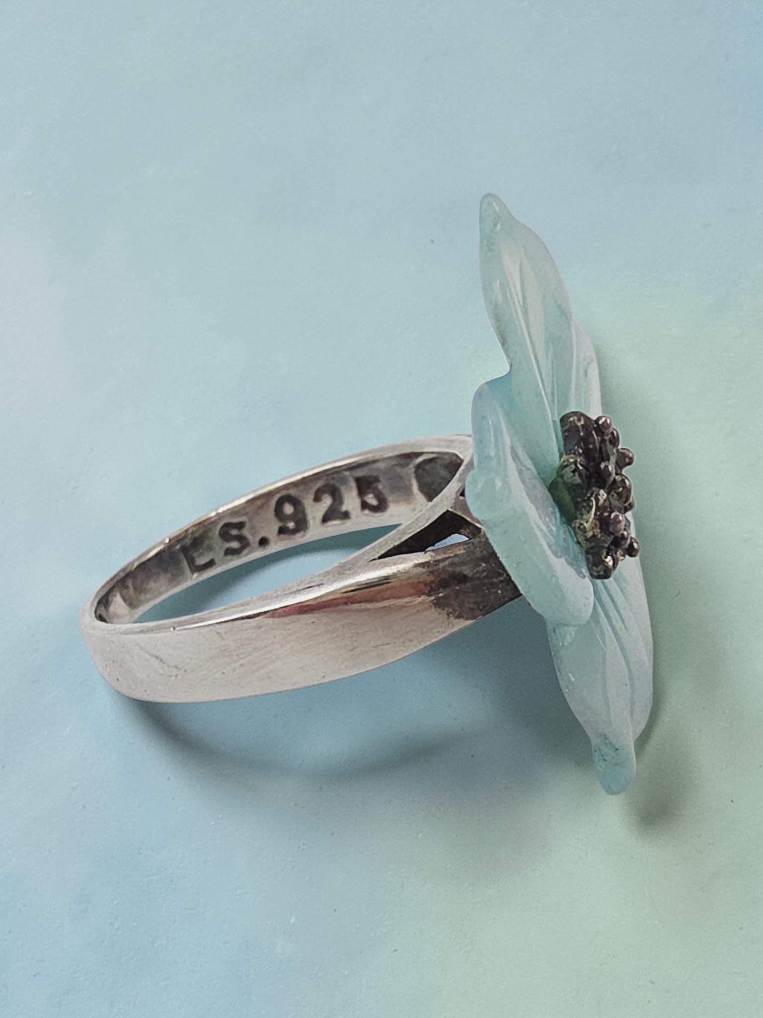 Lee Sands 925 Sterling Silver Mother of Pearl & Marcasite Flower  Ring - Size 5