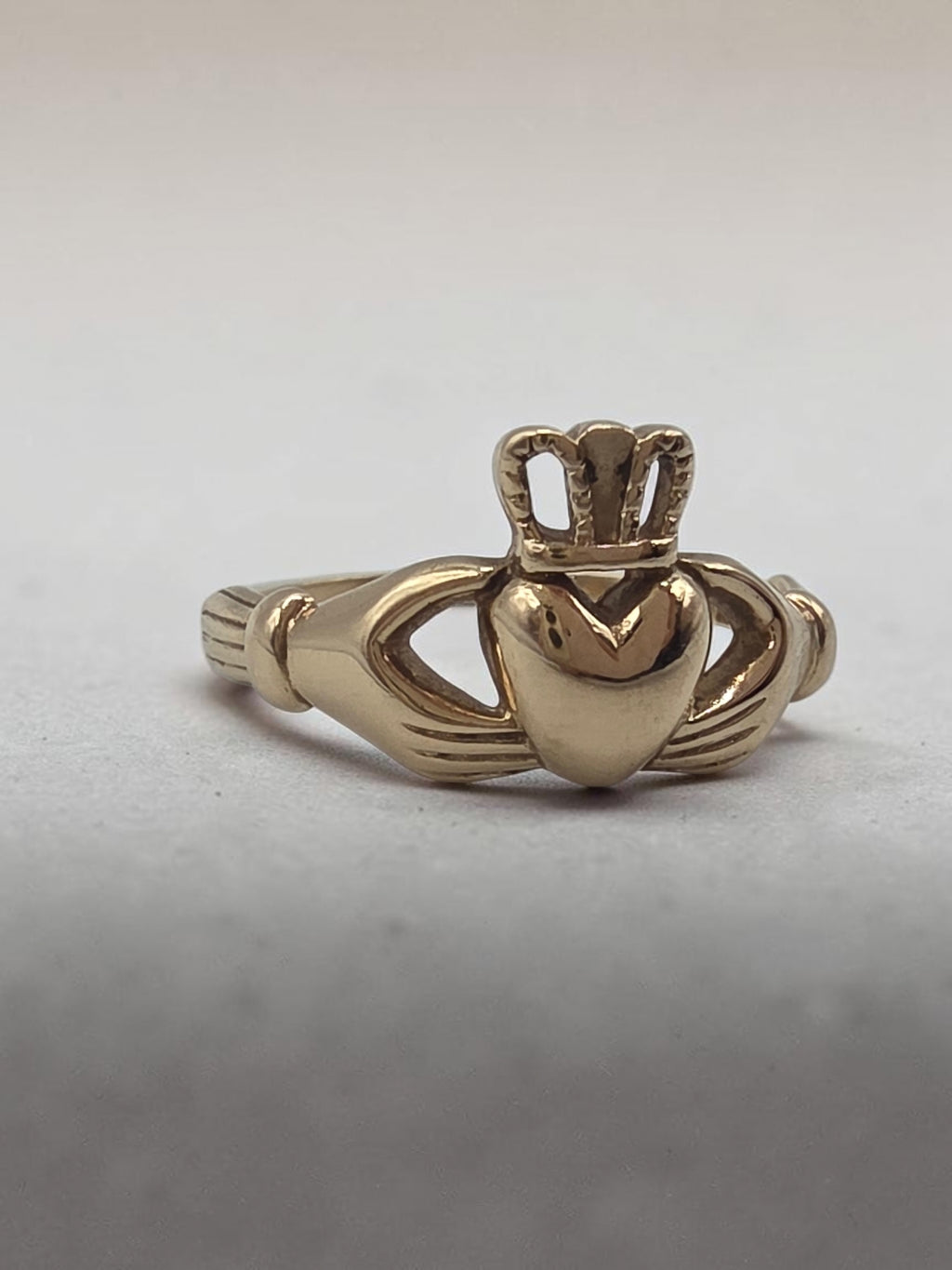 Vintage Michael Anthony Solid 14K Yellow Gold Crown Heart Claddagh Ring - Size 7