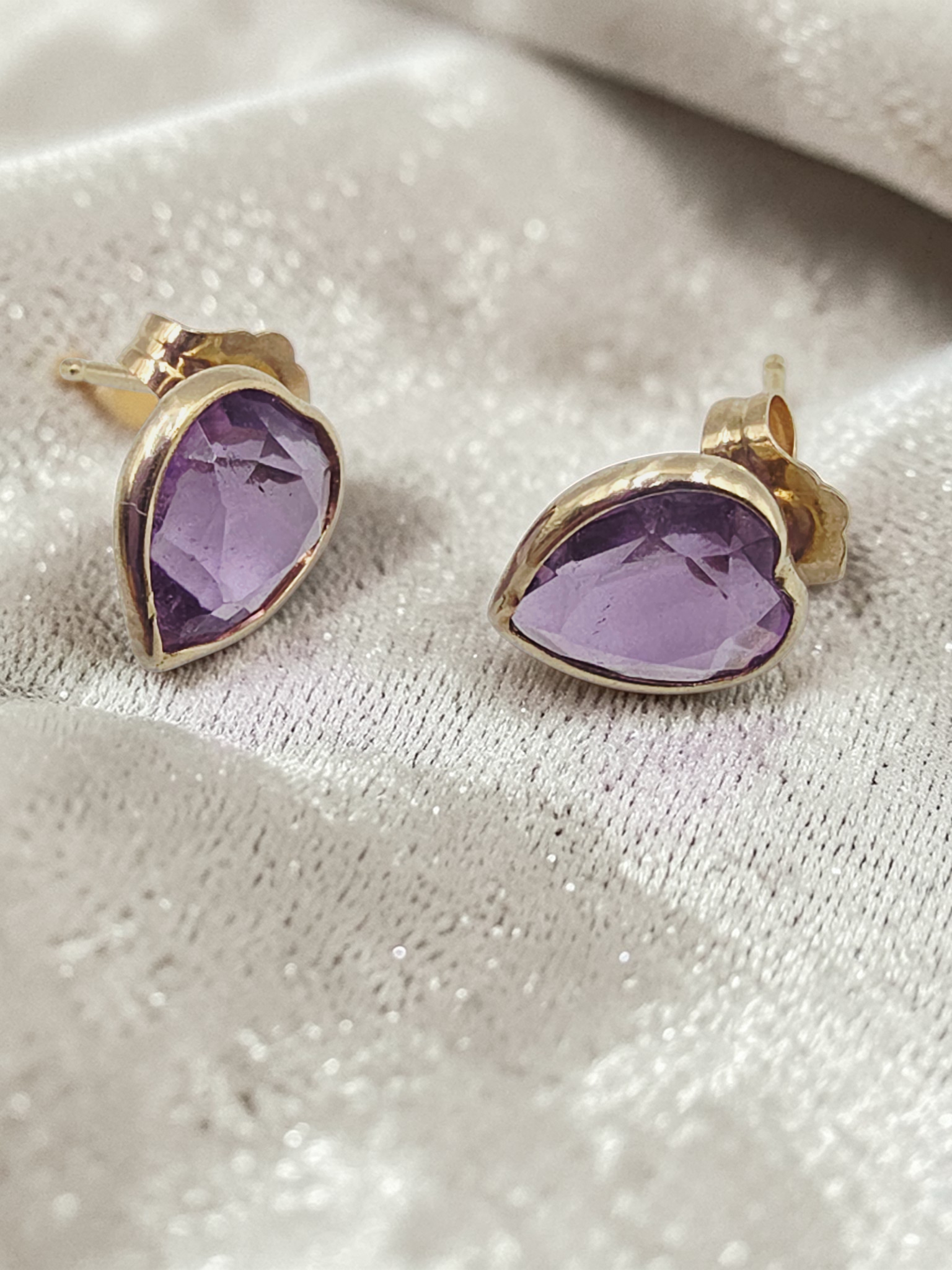 Solid 14K Yellow Gold Stud Earrings with Heart-Cut Amethyst