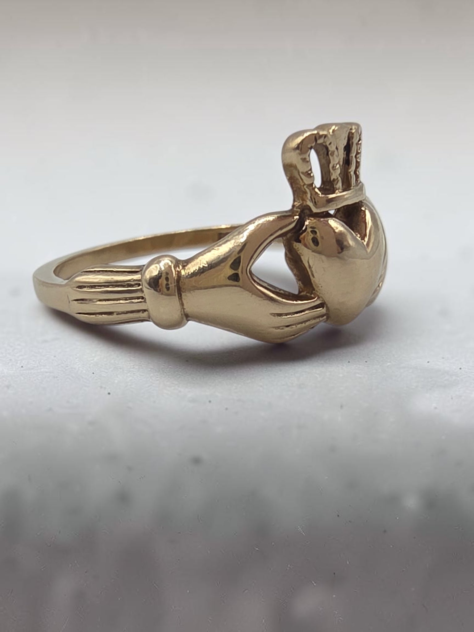 Vintage Michael Anthony Solid 14K Yellow Gold Crown Heart Claddagh Ring - Size 7
