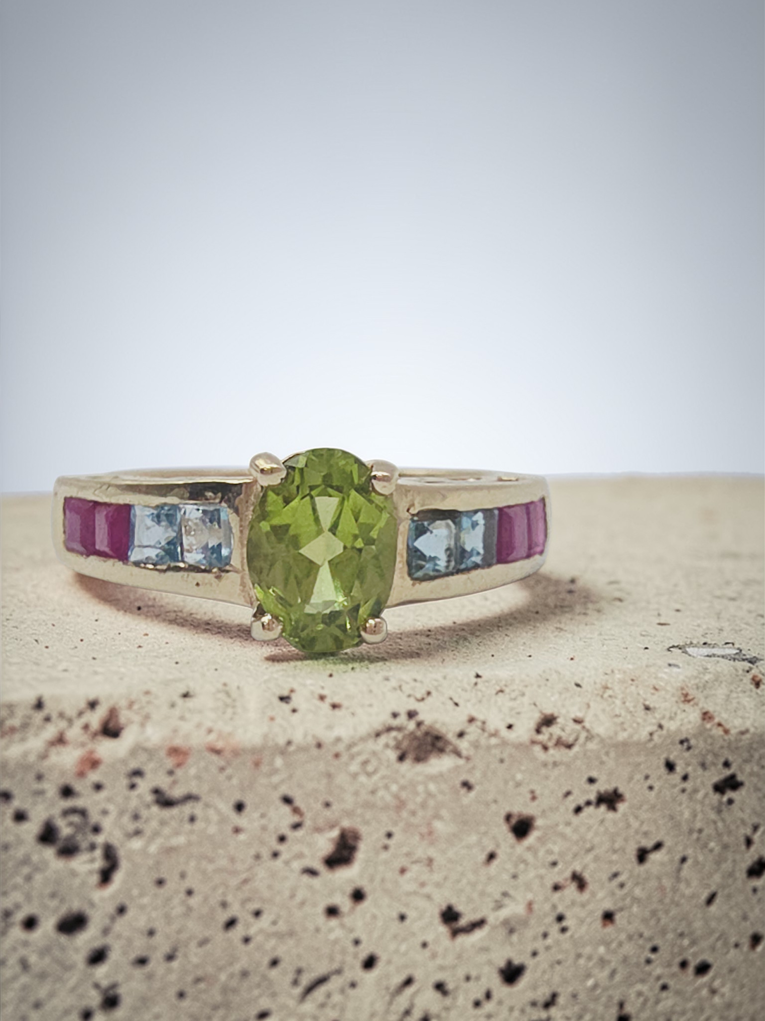 Solid 10K Yellow Gold Ring with Peridot Ruby and Blue Topaz - Sz 6
