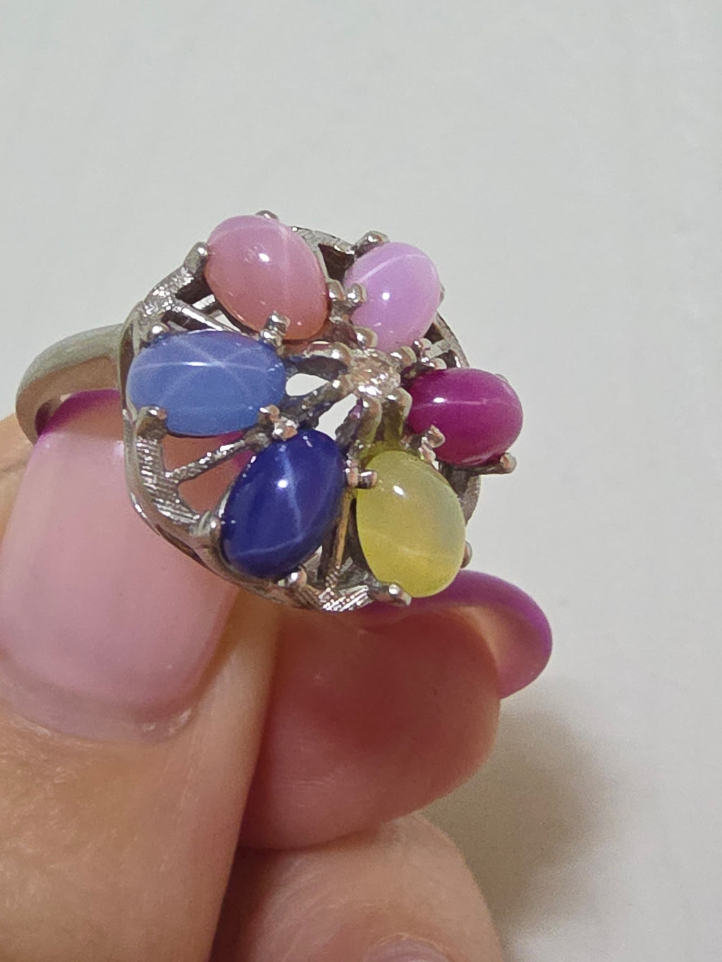Stunning Solid 10K White Gold Diamond & Rainbow Star Sapphire Halo Ring - Size 6