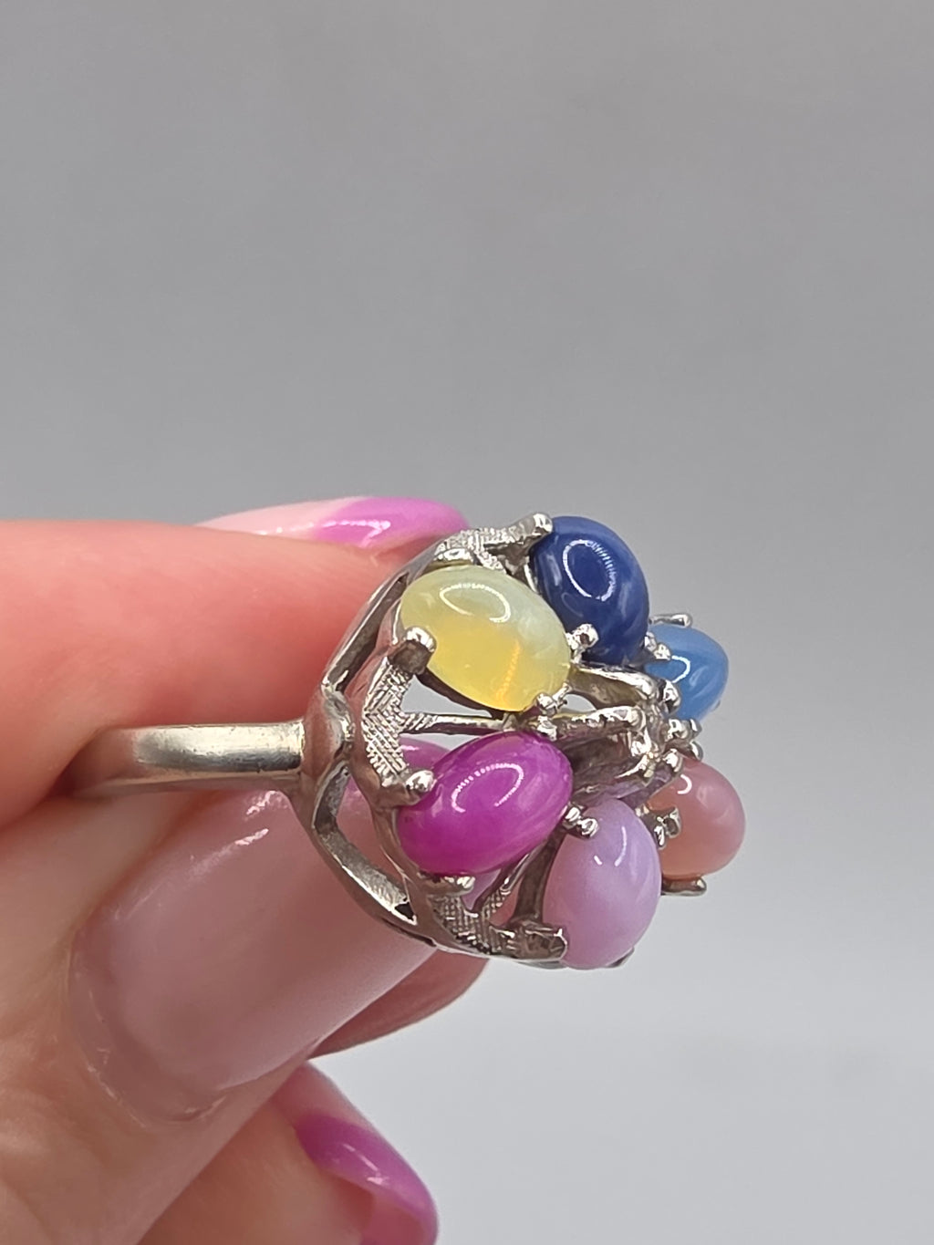 Stunning Solid 10K White Gold Diamond & Rainbow Star Sapphire Halo Ring - Size 6