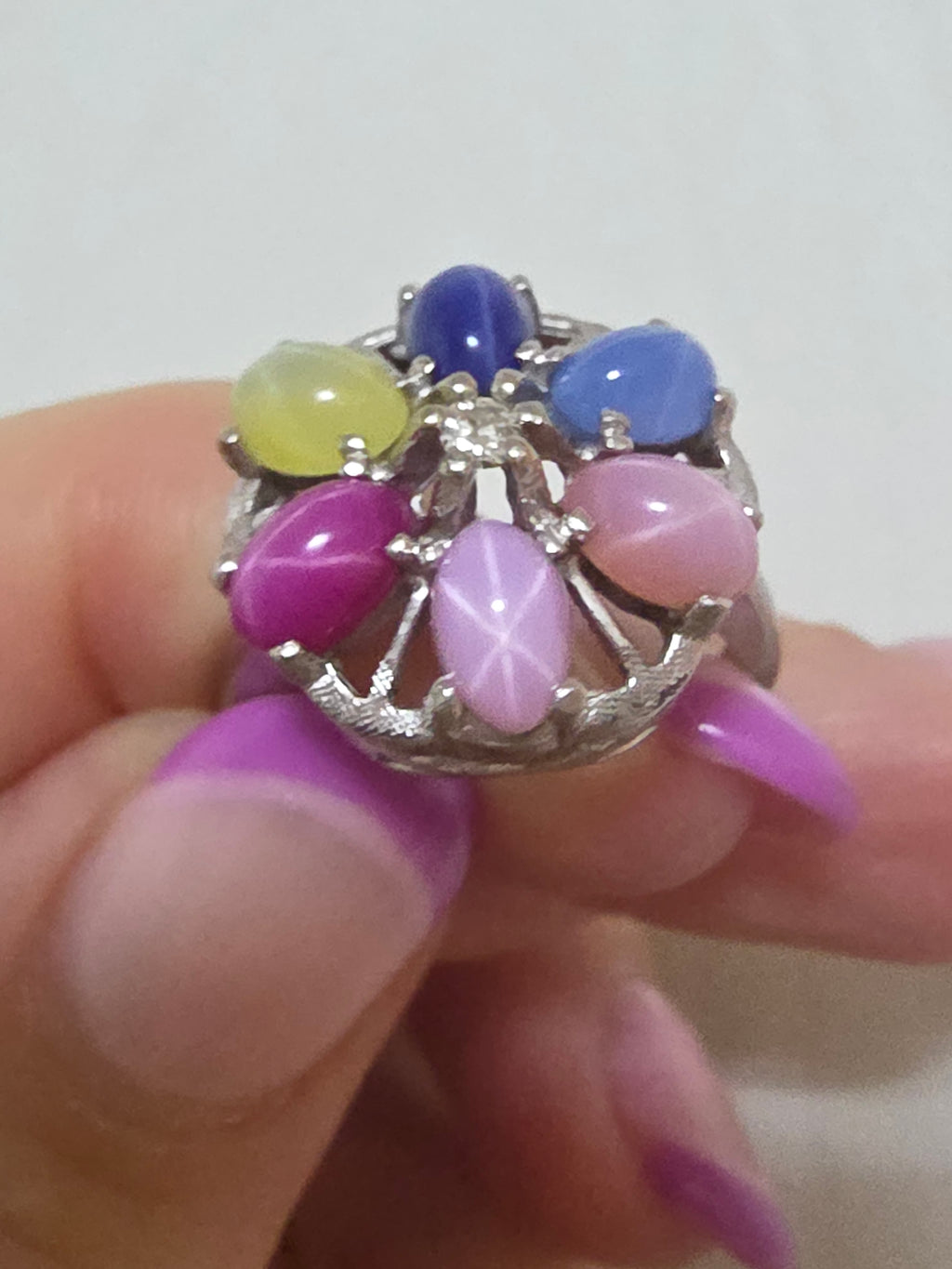 Stunning Solid 10K White Gold Diamond & Rainbow Star Sapphire Halo Ring - Size 6
