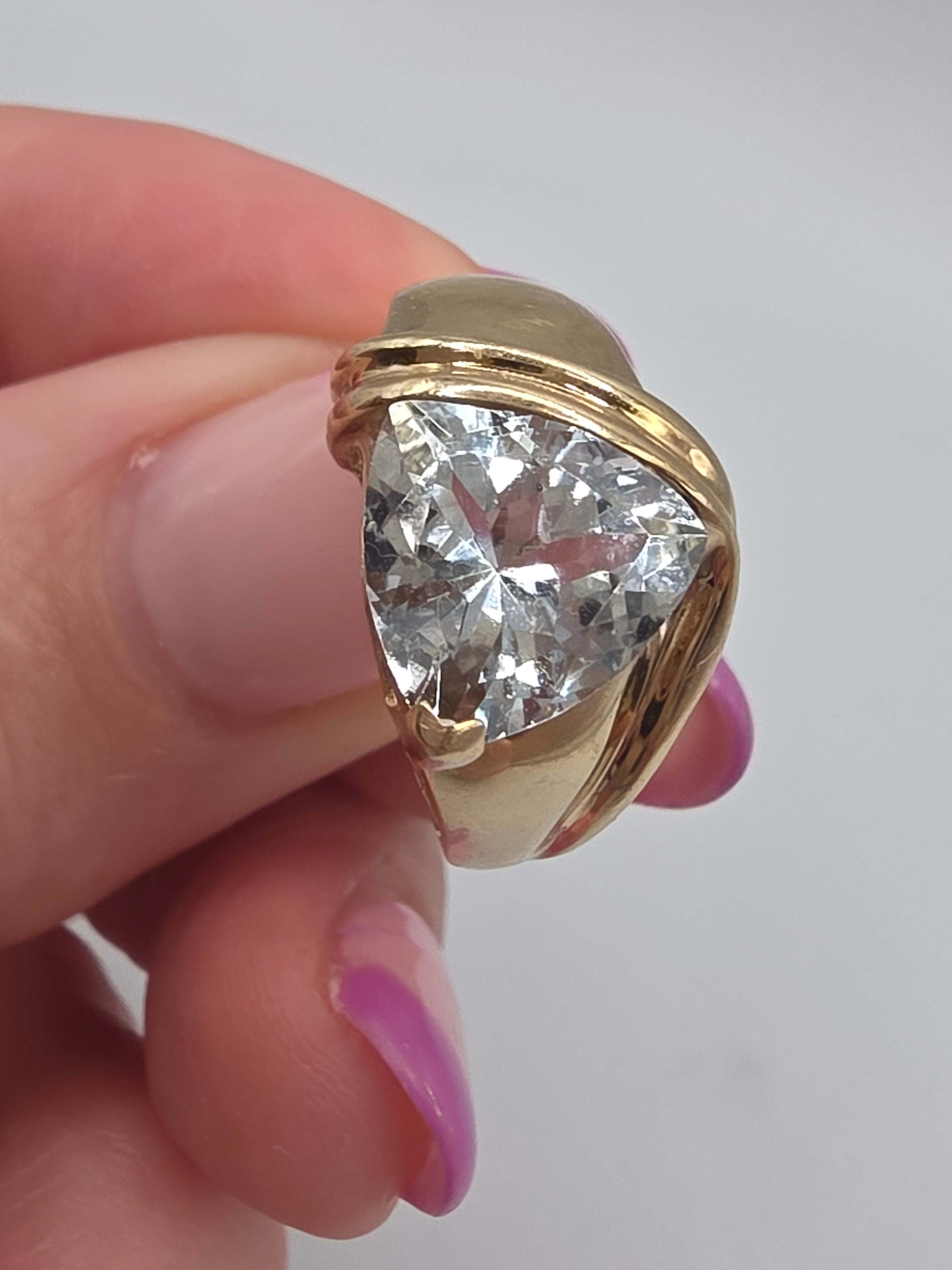 Caspian International Solid 10K Yellow Gold Trillion Cut Aquamarine Ring - Size 7.25