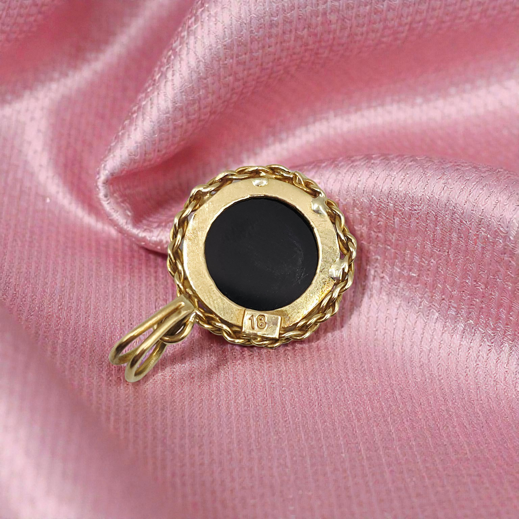 Solid 18K Yellow Gold Twisted Rope Bezel Necklace Pendant with Blue Agate Cameo