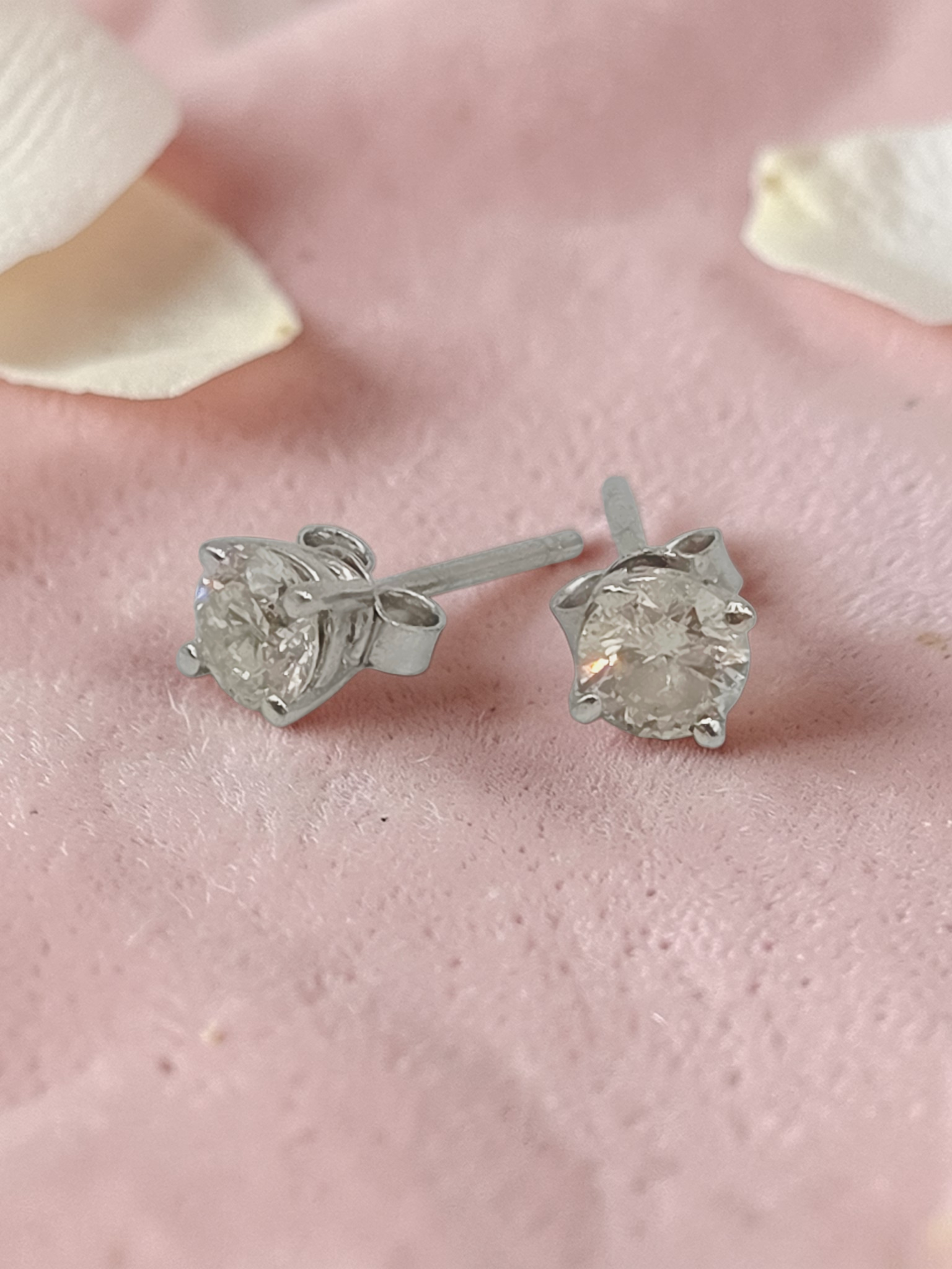 Solid 14K White Gold Diamond Stud Earrings Round Brilliant