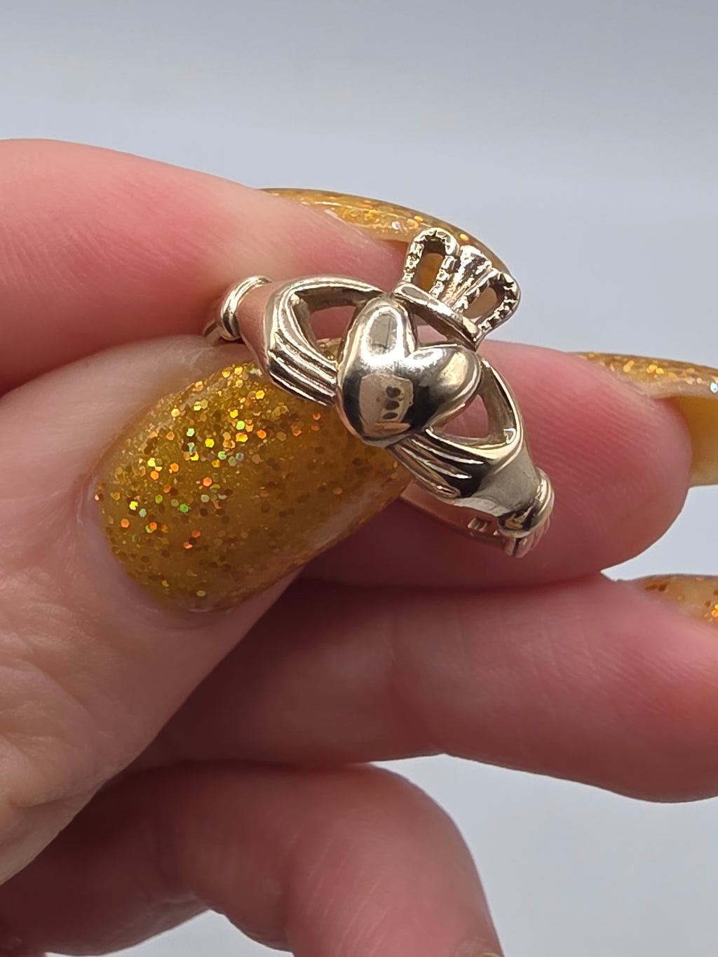 Vintage Michael Anthony Solid 14K Yellow Gold Crown Heart Claddagh Ring - Size 7