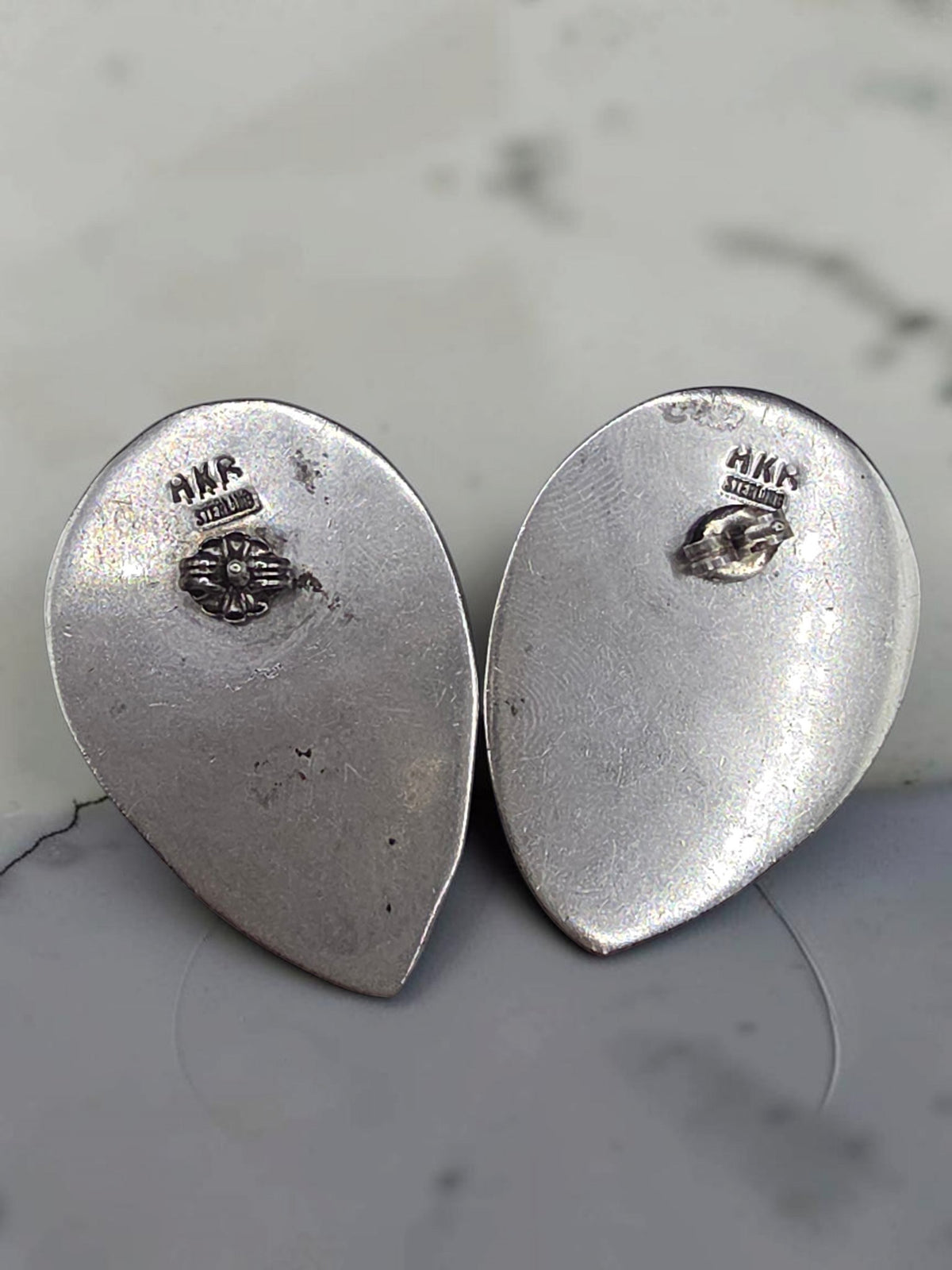 AKR 925 Sterling Silver Carved Shell Pear Teardrop Stud Earrings