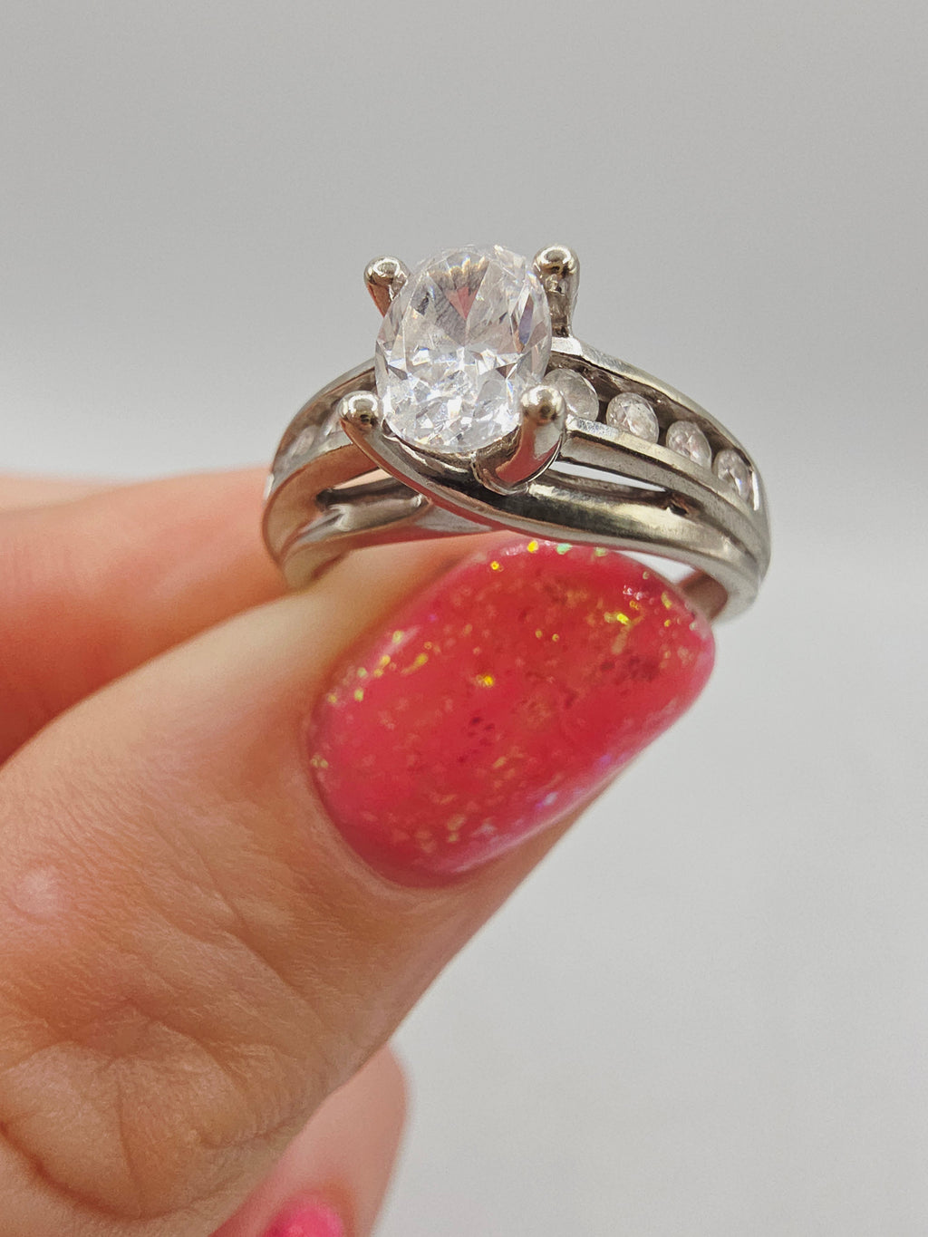 Solid 14K White Gold Oval-Cut CZ Ring with Channel Set Accents – Size 6