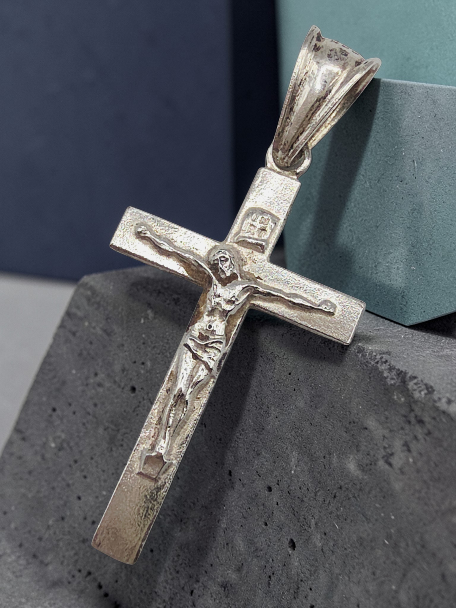 925 Sterling Silver Crucifix Cross Pendant with Jesus Christ Figure