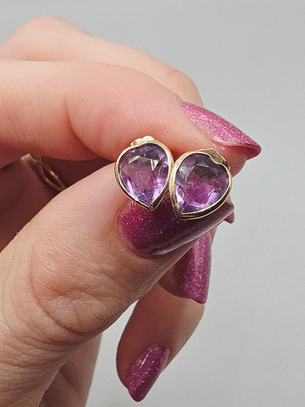 Solid 14K Yellow Gold Stud Earrings with Heart-Cut Amethyst