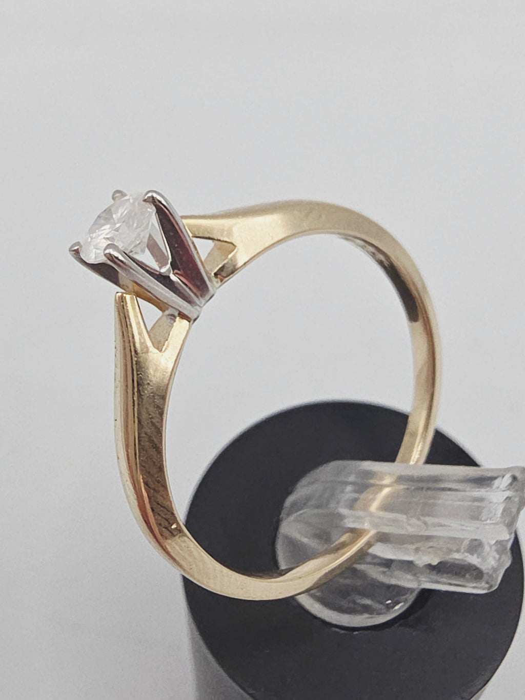 Solid 14K Gold .25 Carat Round Diamond Solitaire Engagement Ring - Size 7